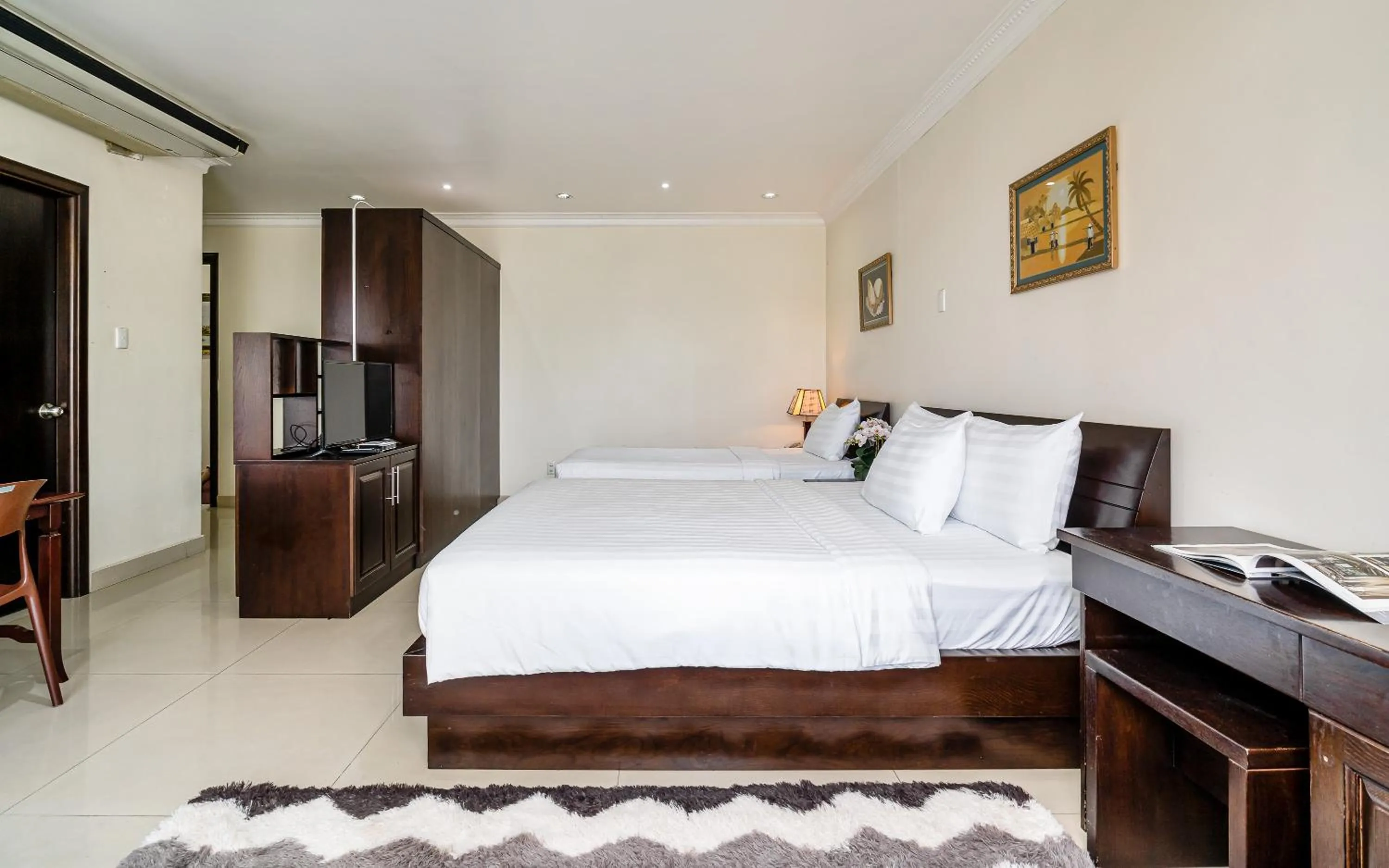 Bed in La Bonita Hotel and Apartments