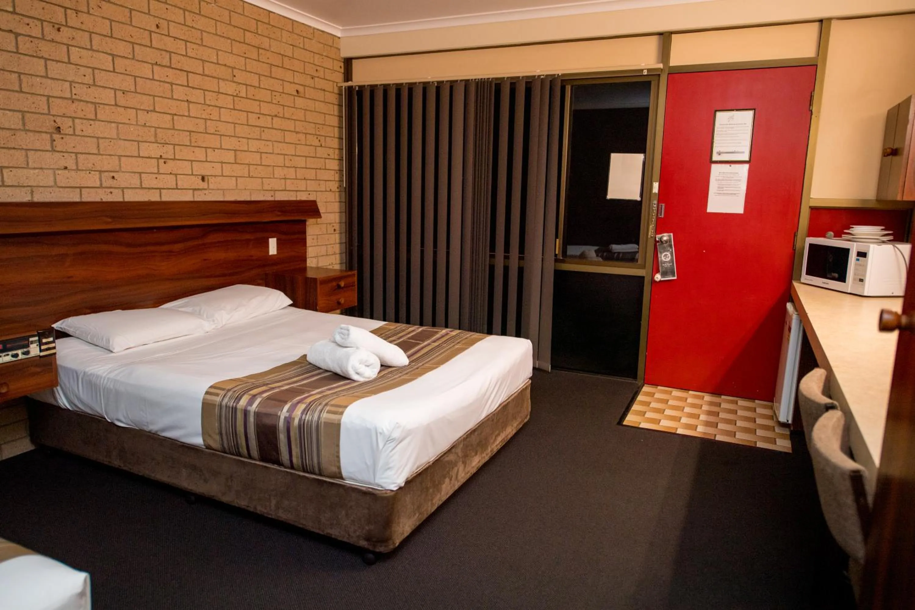 Bed in Sarina Motor Inn