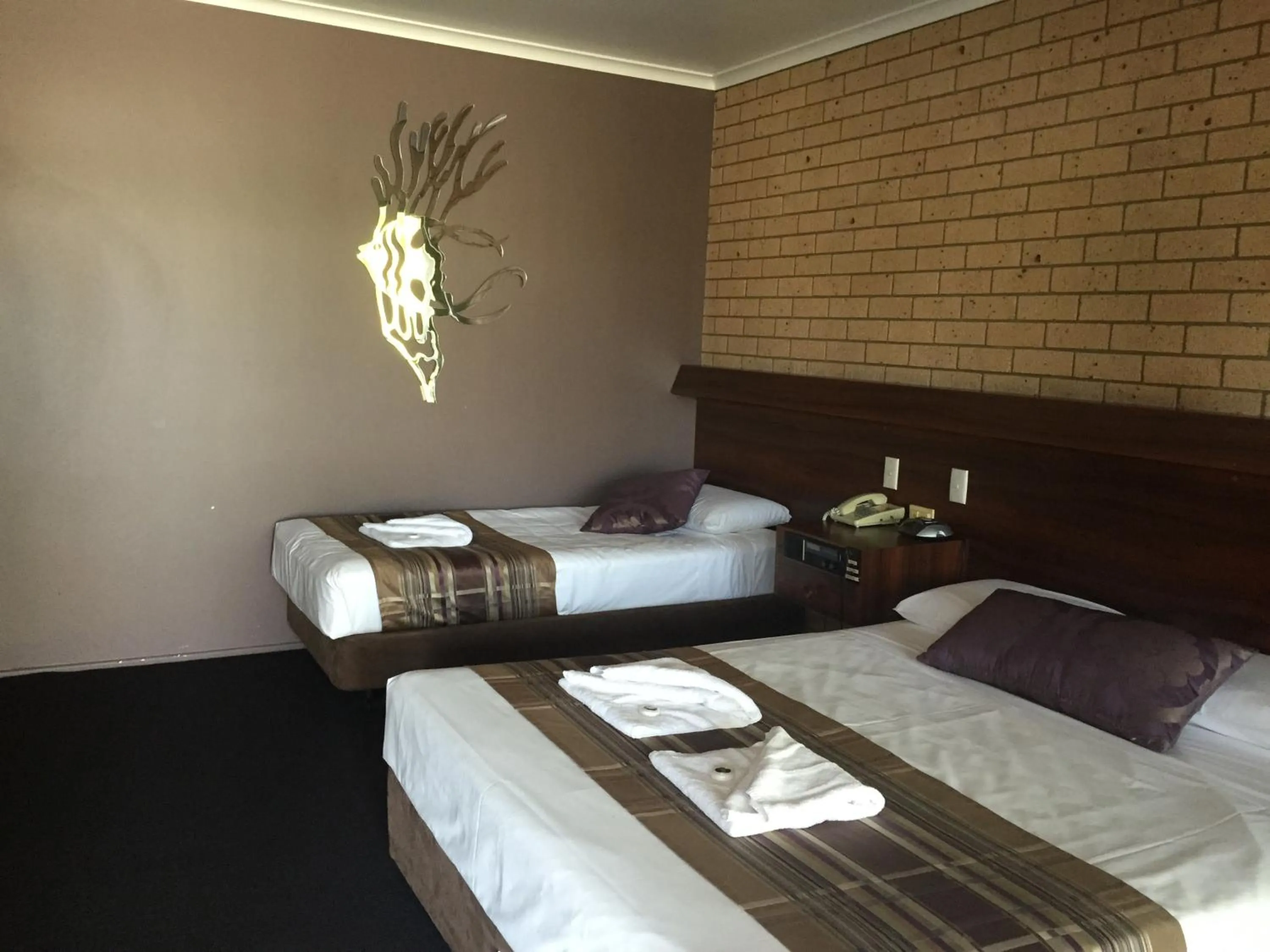 Bedroom, Bed in Sarina Motor Inn