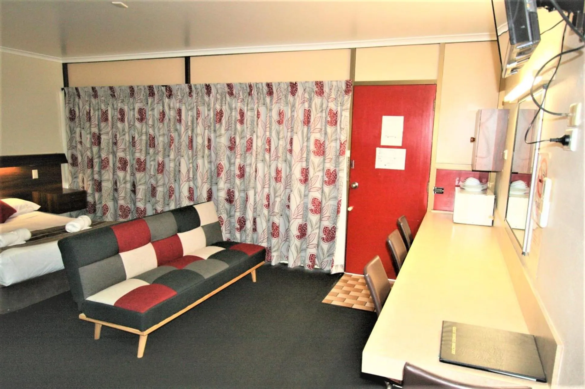 Bed in Sarina Motor Inn