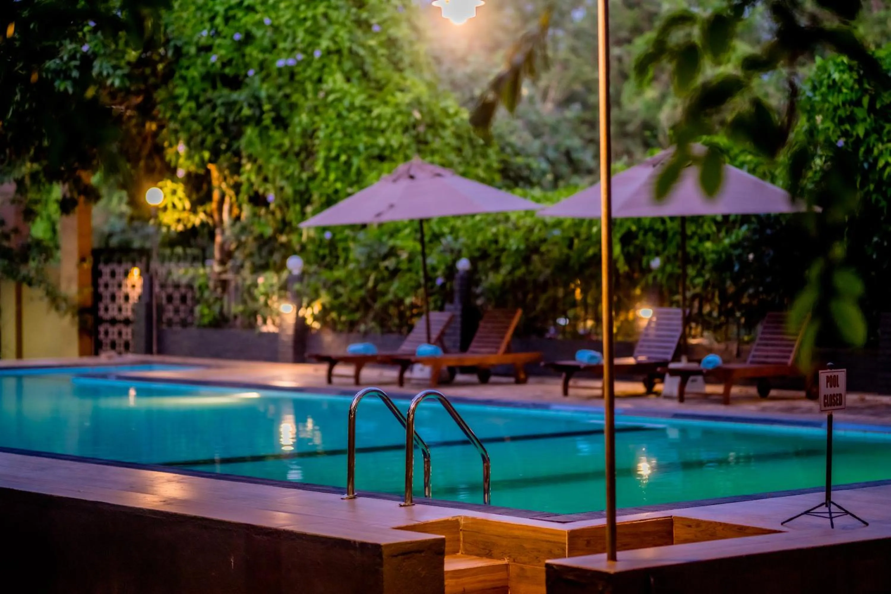 Swimming pool in Lavendish Country Resort