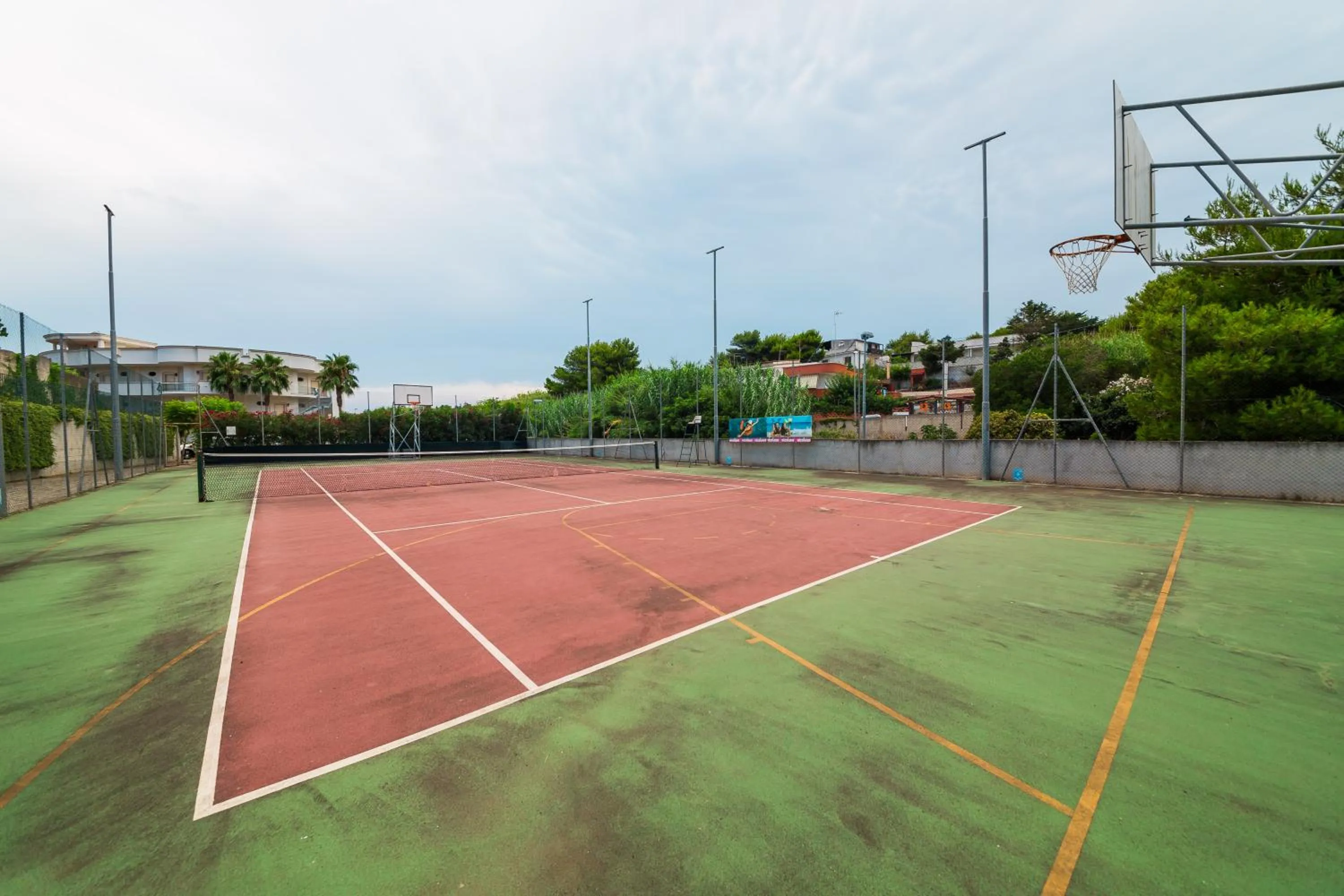 Tennis court in Nicolaus Prime Il Gabbiano Hotel