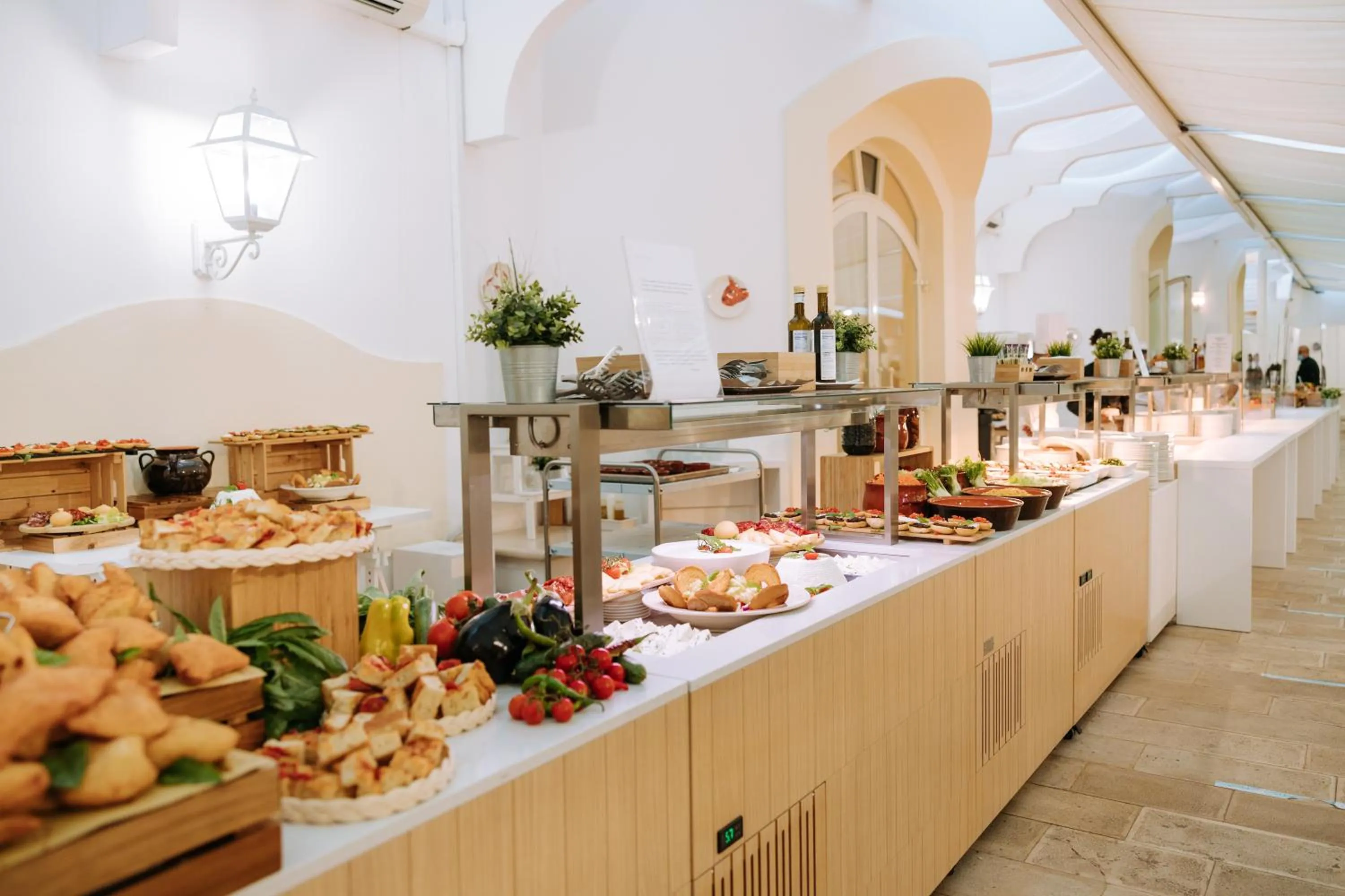 Restaurant/places to eat in Nicolaus Prime Il Gabbiano Hotel