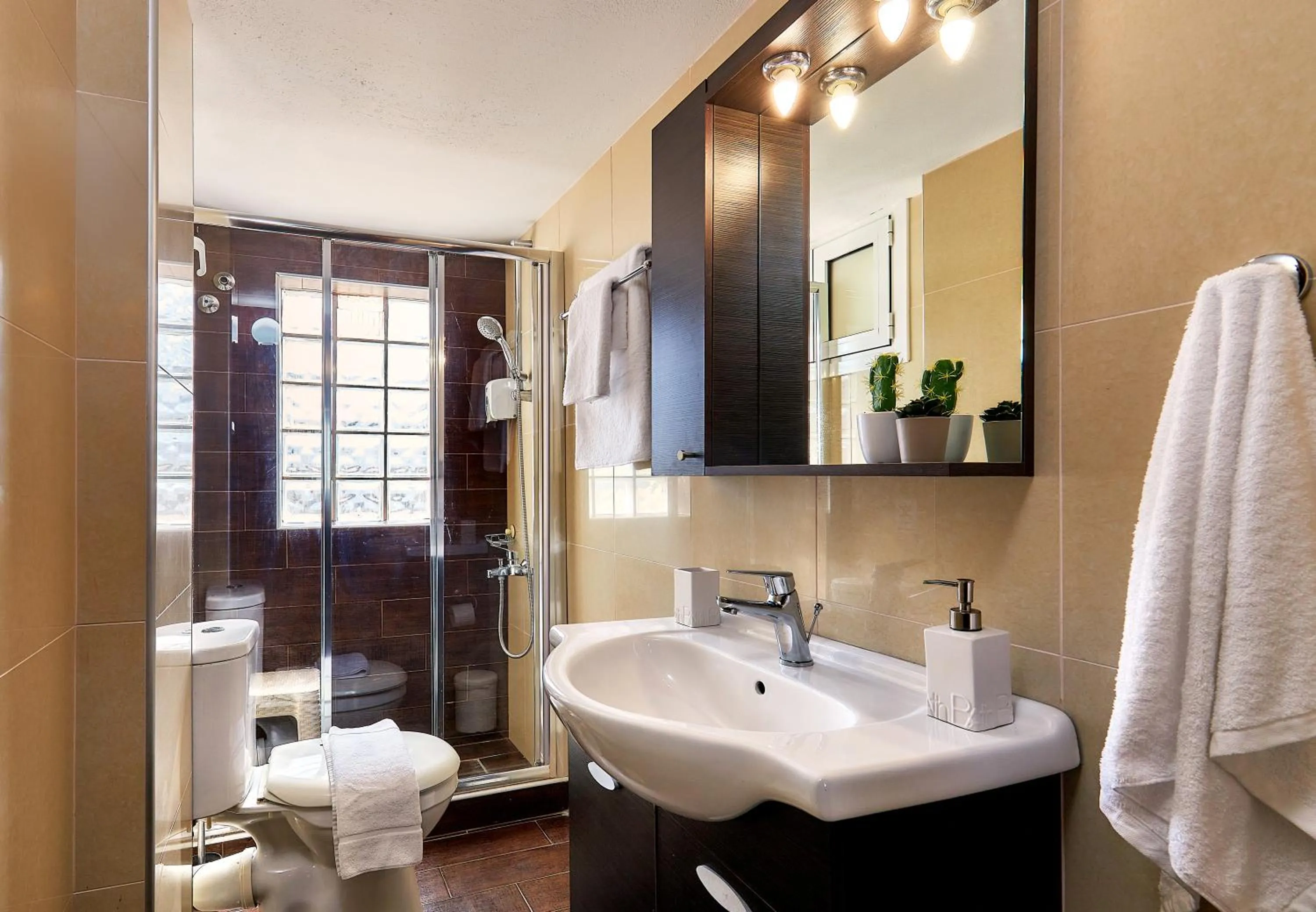 Shower in Dorian Boutique Hotel-Apartments