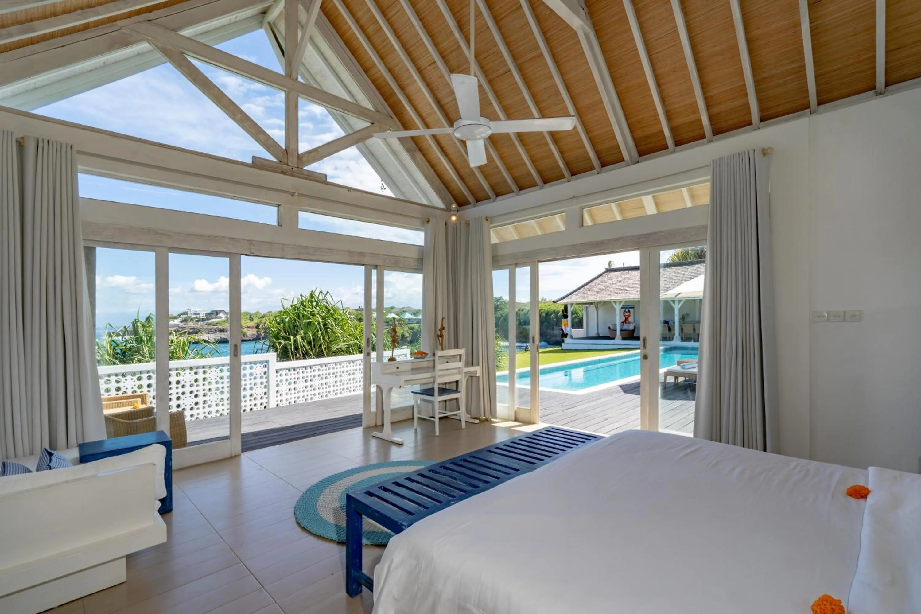 Property building, Bed in Casa del Mar