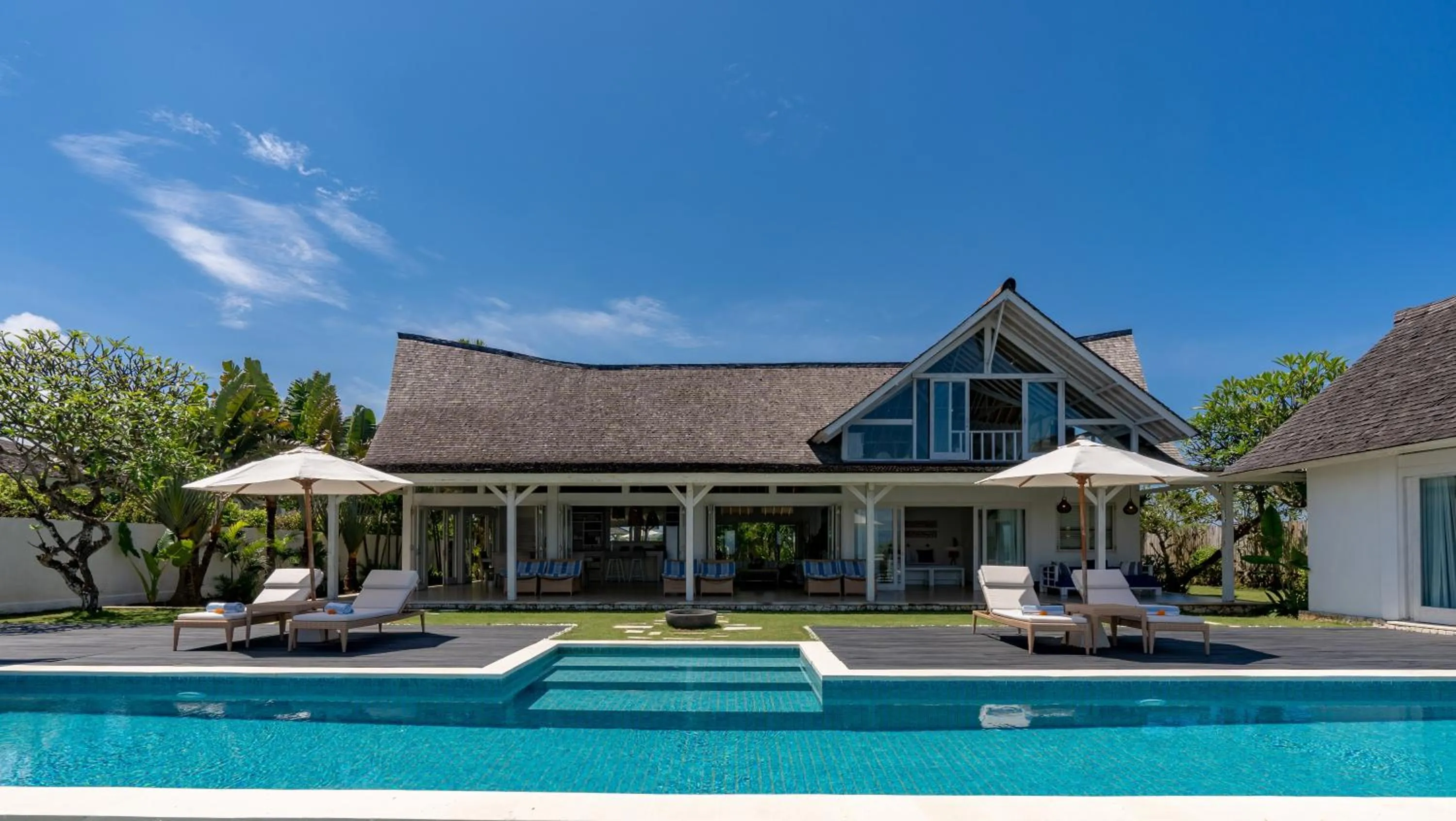 Property building in Casa del Mar