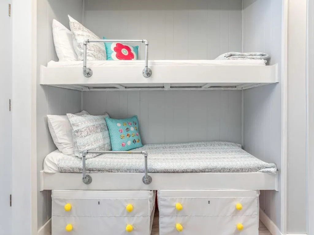 Bed in Beach Racquet B202