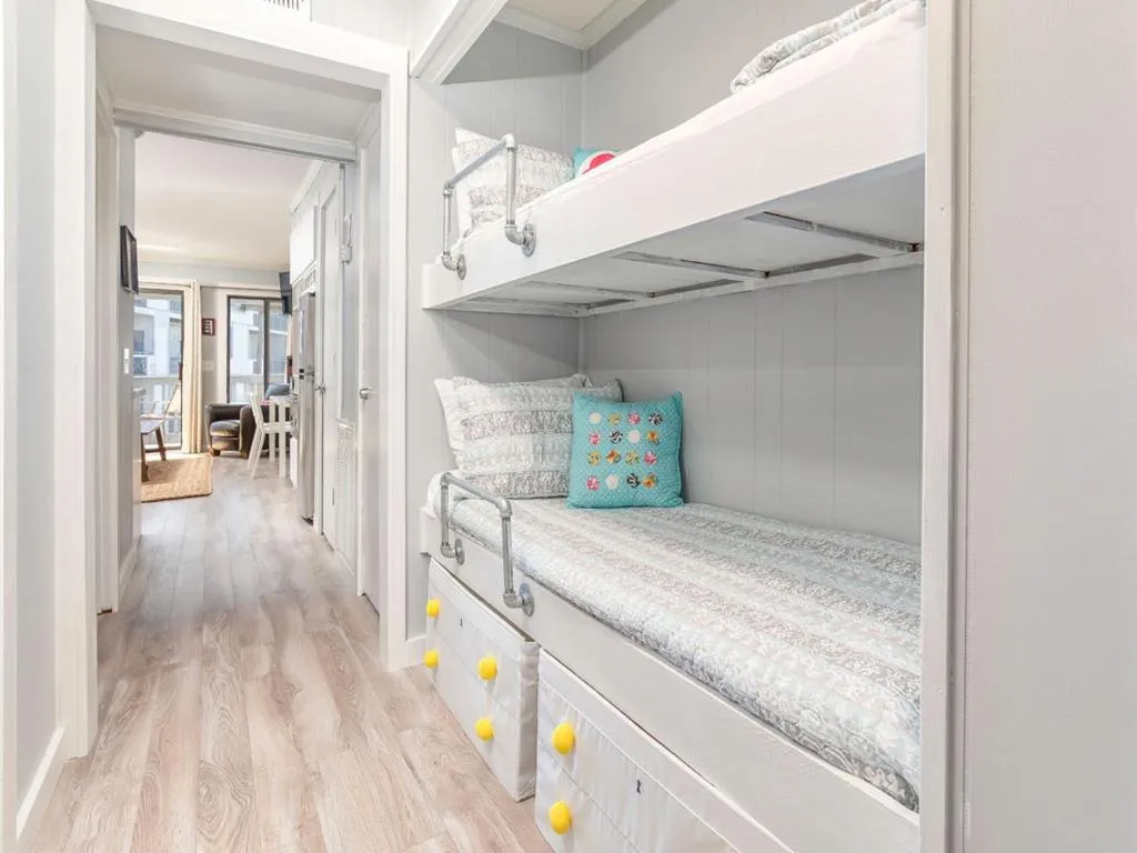 Bed in Beach Racquet B202