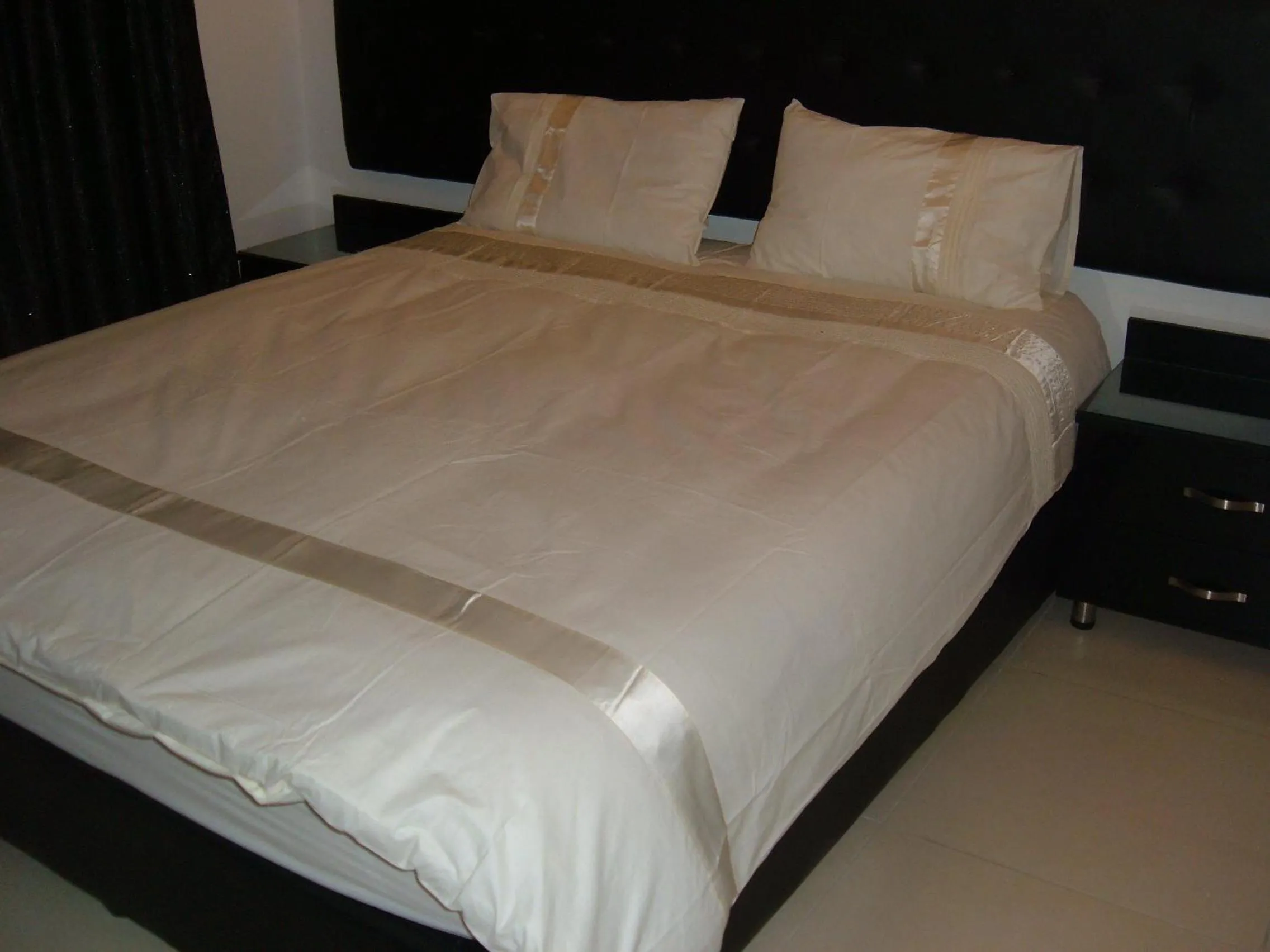 Bedroom, Bed in The Place Apartments