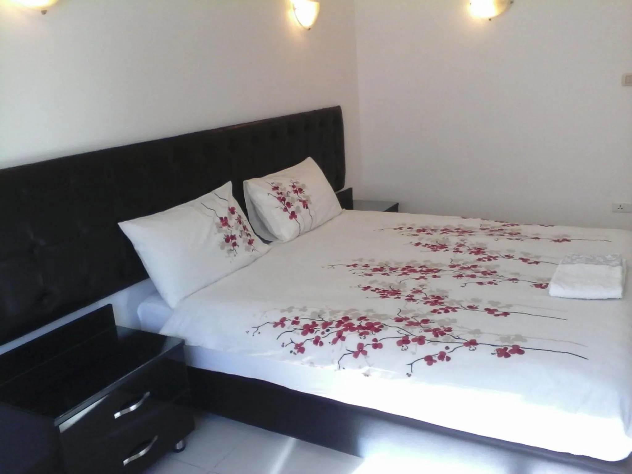 Bedroom, Bed in The Place Apartments