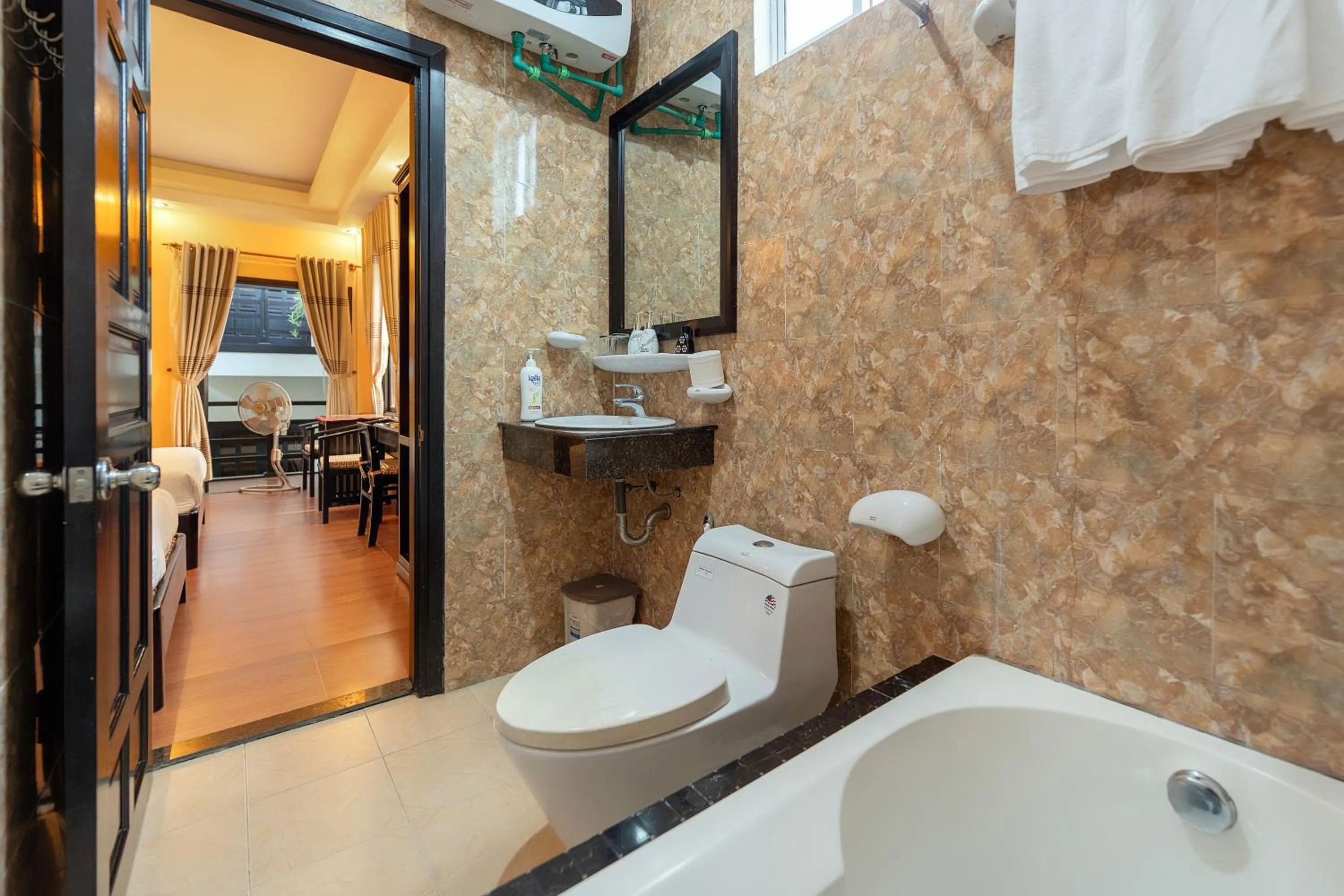 Bathroom in Golden Bell Homestay