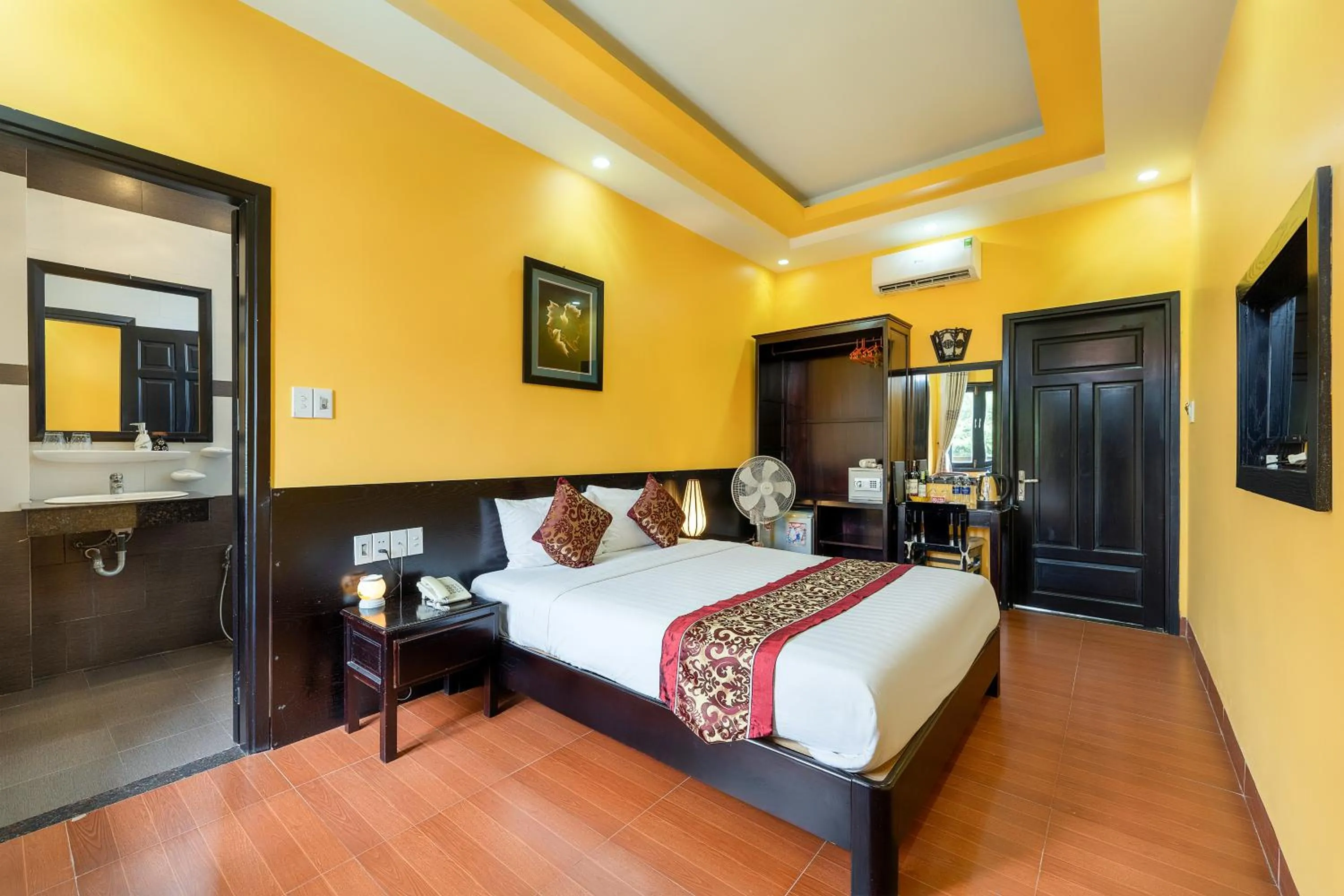 Photo of the whole room, Bed in Golden Bell Homestay