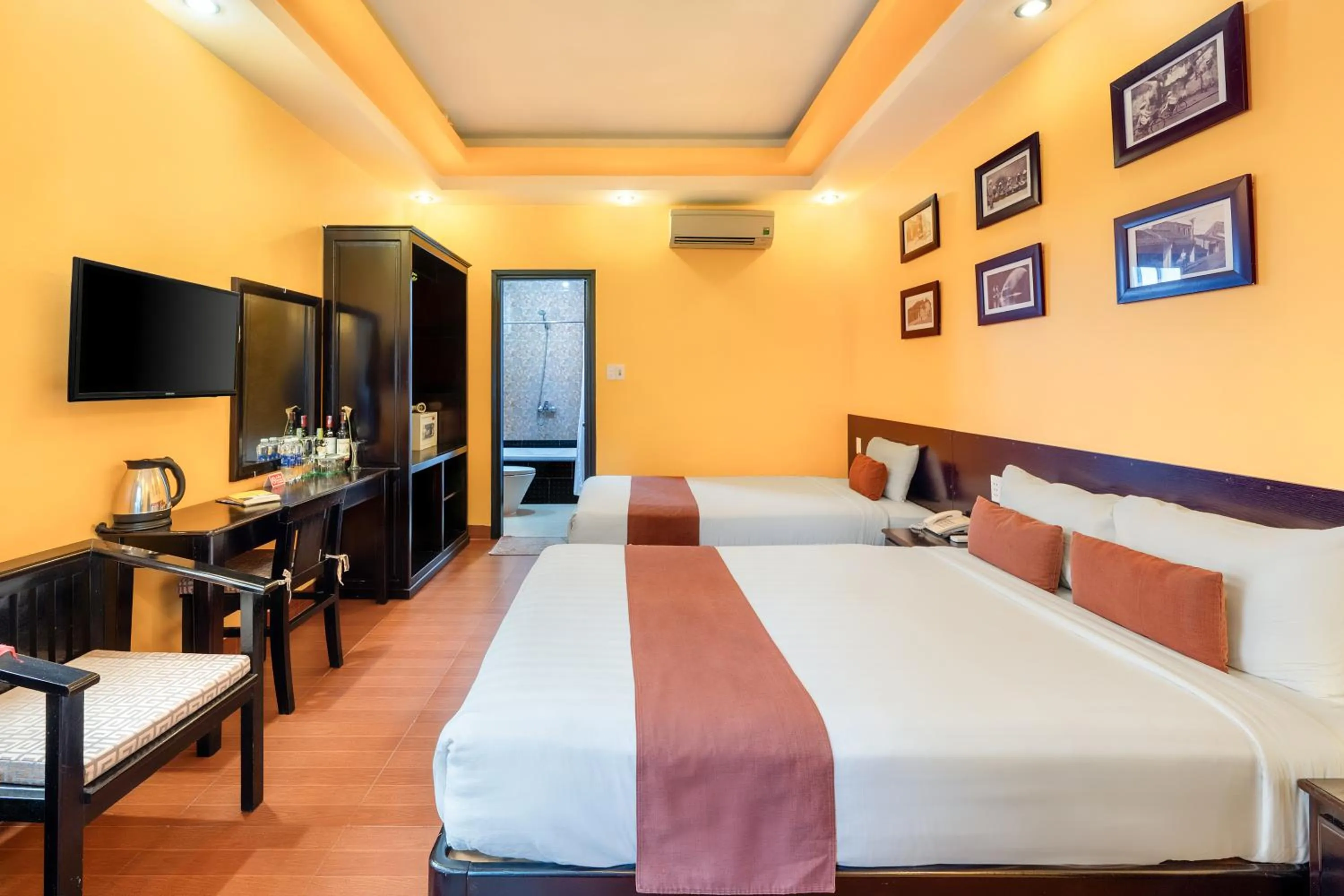 Photo of the whole room, Bed in Golden Bell Homestay