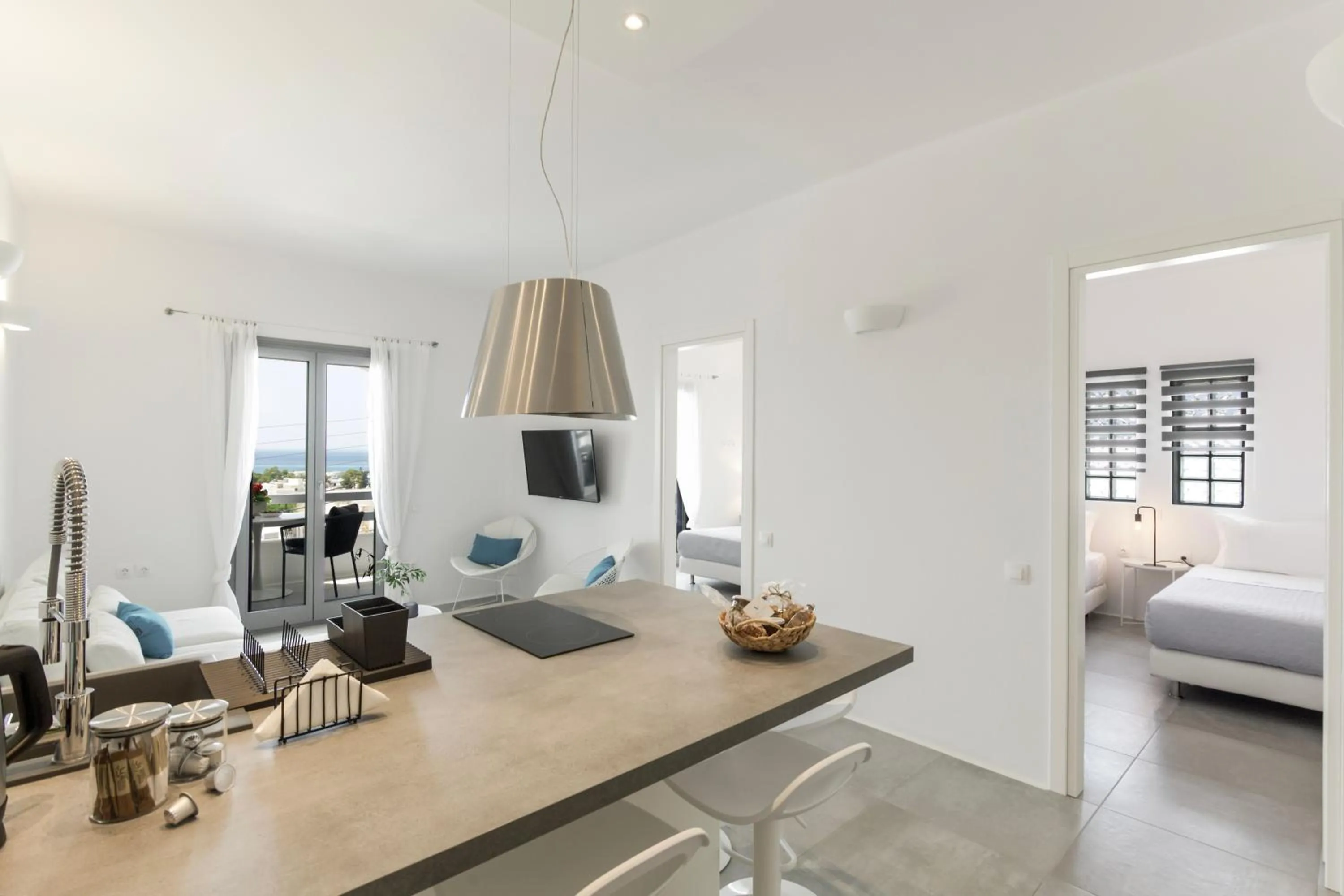 TV and multimedia, Bed in Alexander Suites