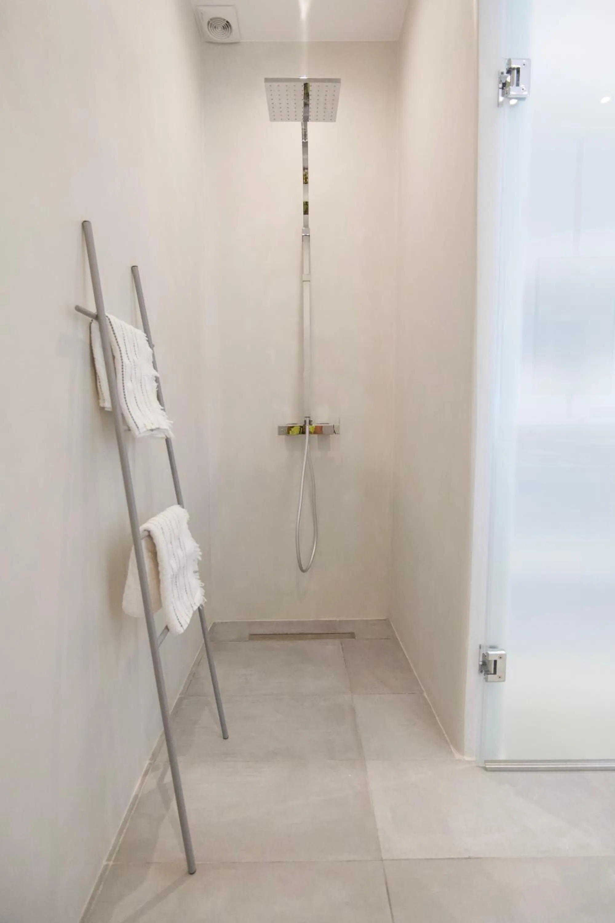 Shower in Alexander Suites
