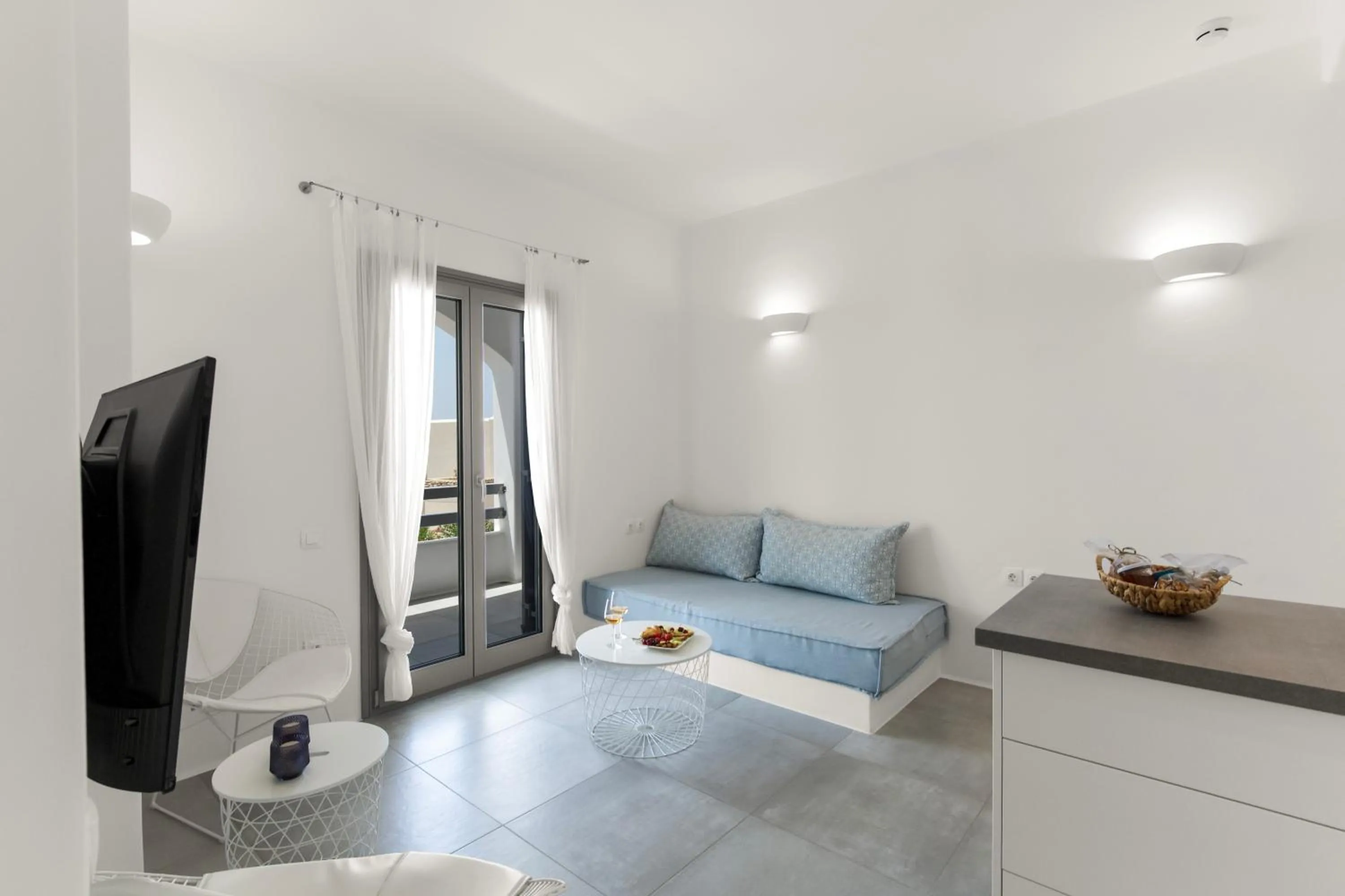 TV and multimedia, Bed in Alexander Suites