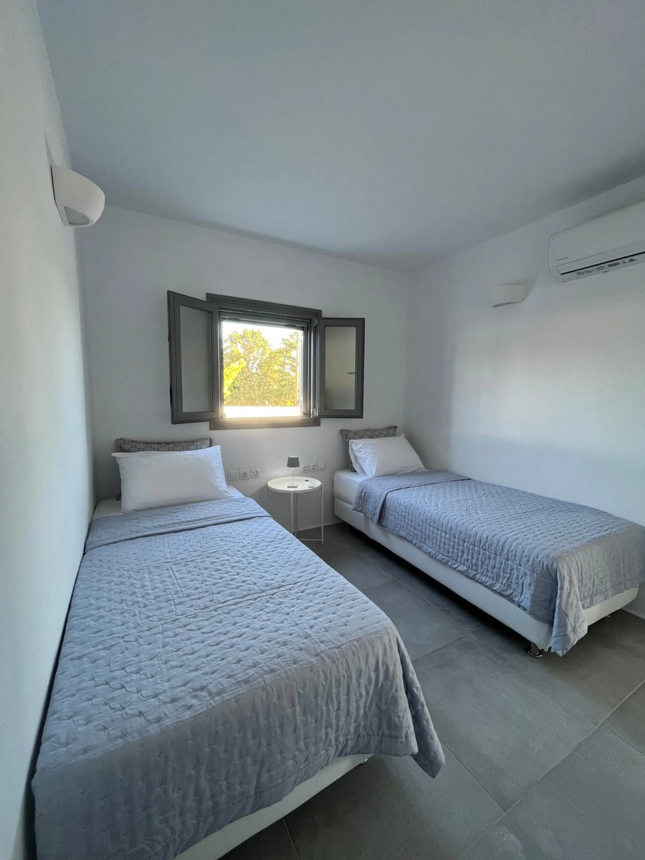 Bedroom, Bed in Alexander Suites