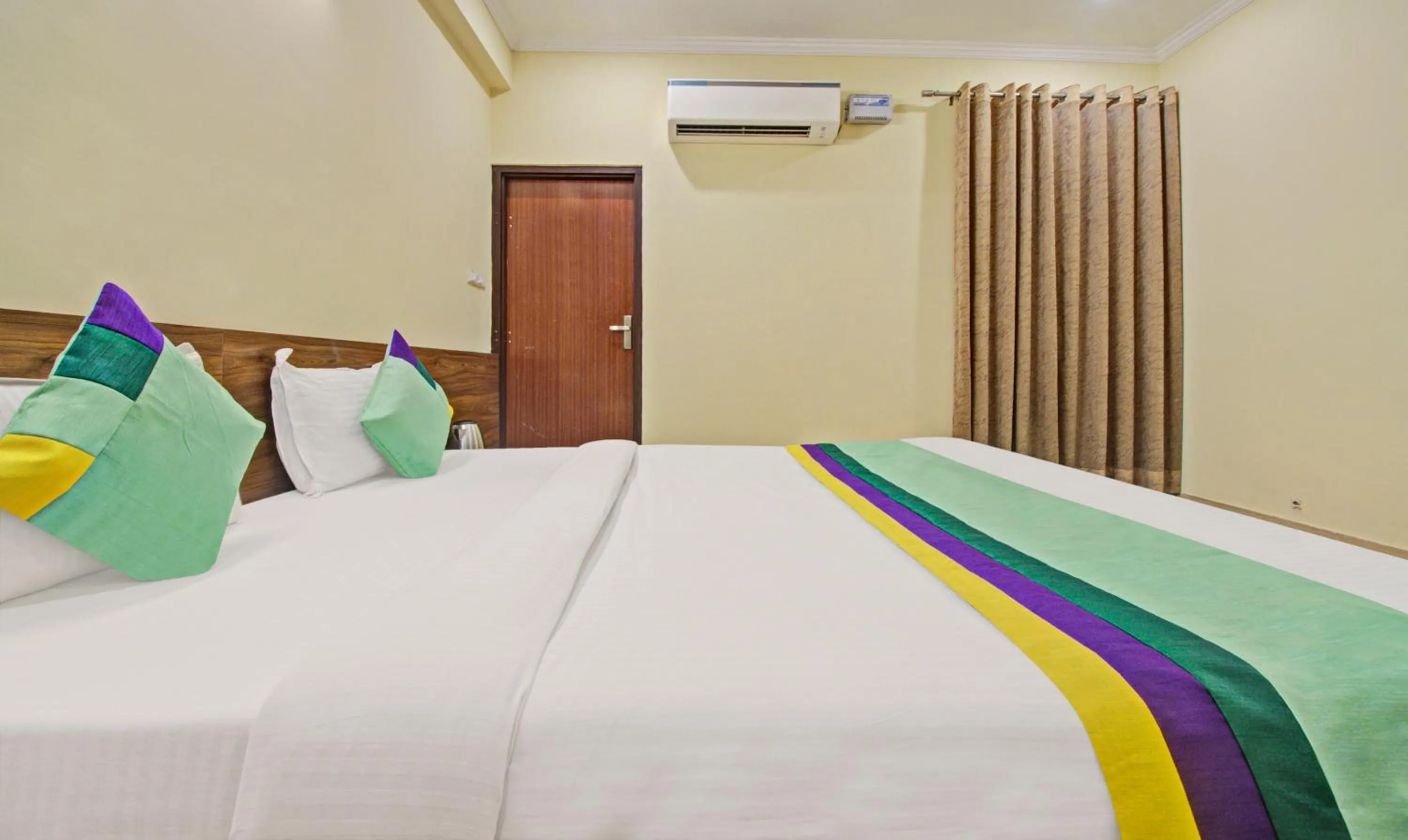 Bedroom, Bed in Hotel Rama Hindustani