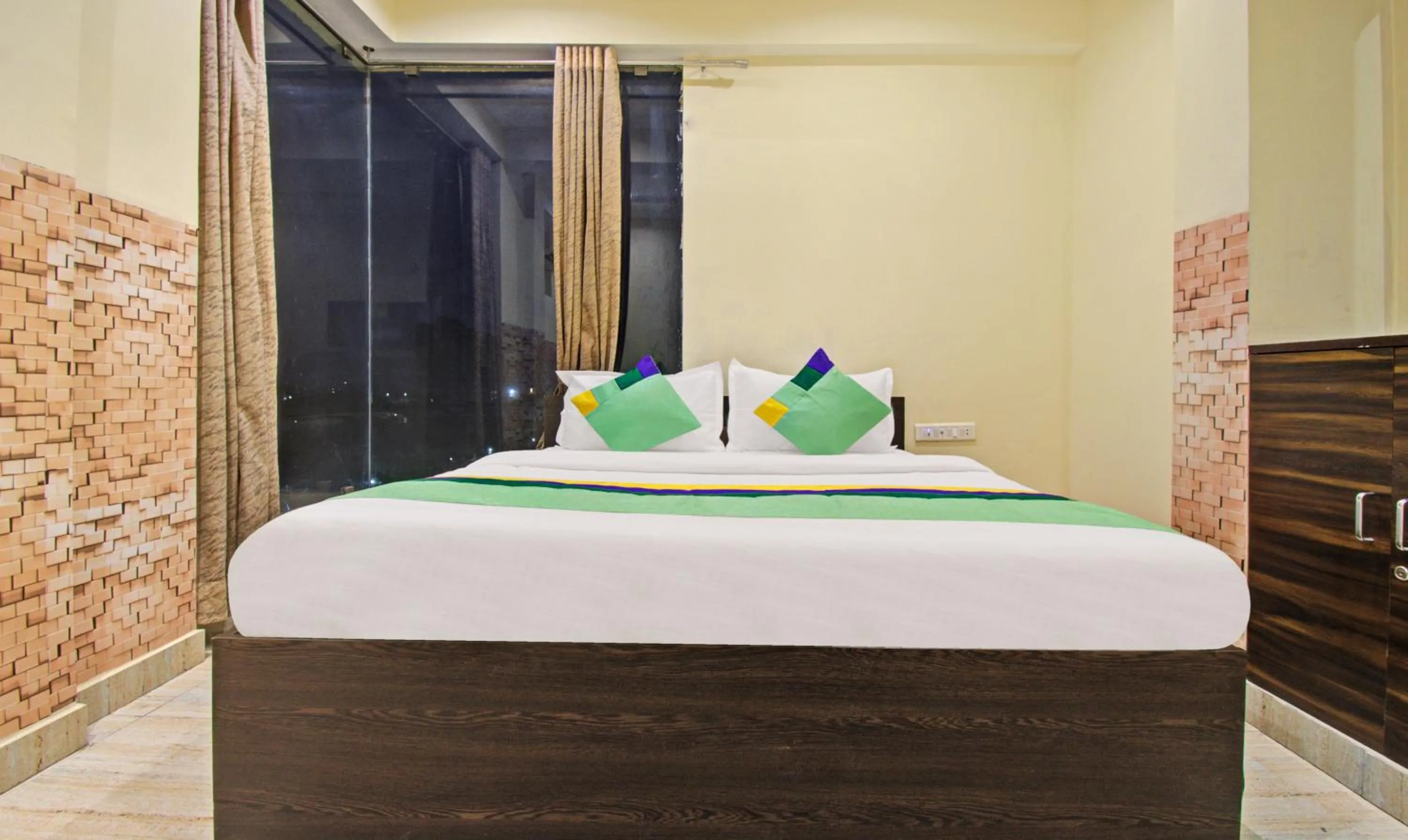 Bedroom, Bed in Hotel Rama Hindustani