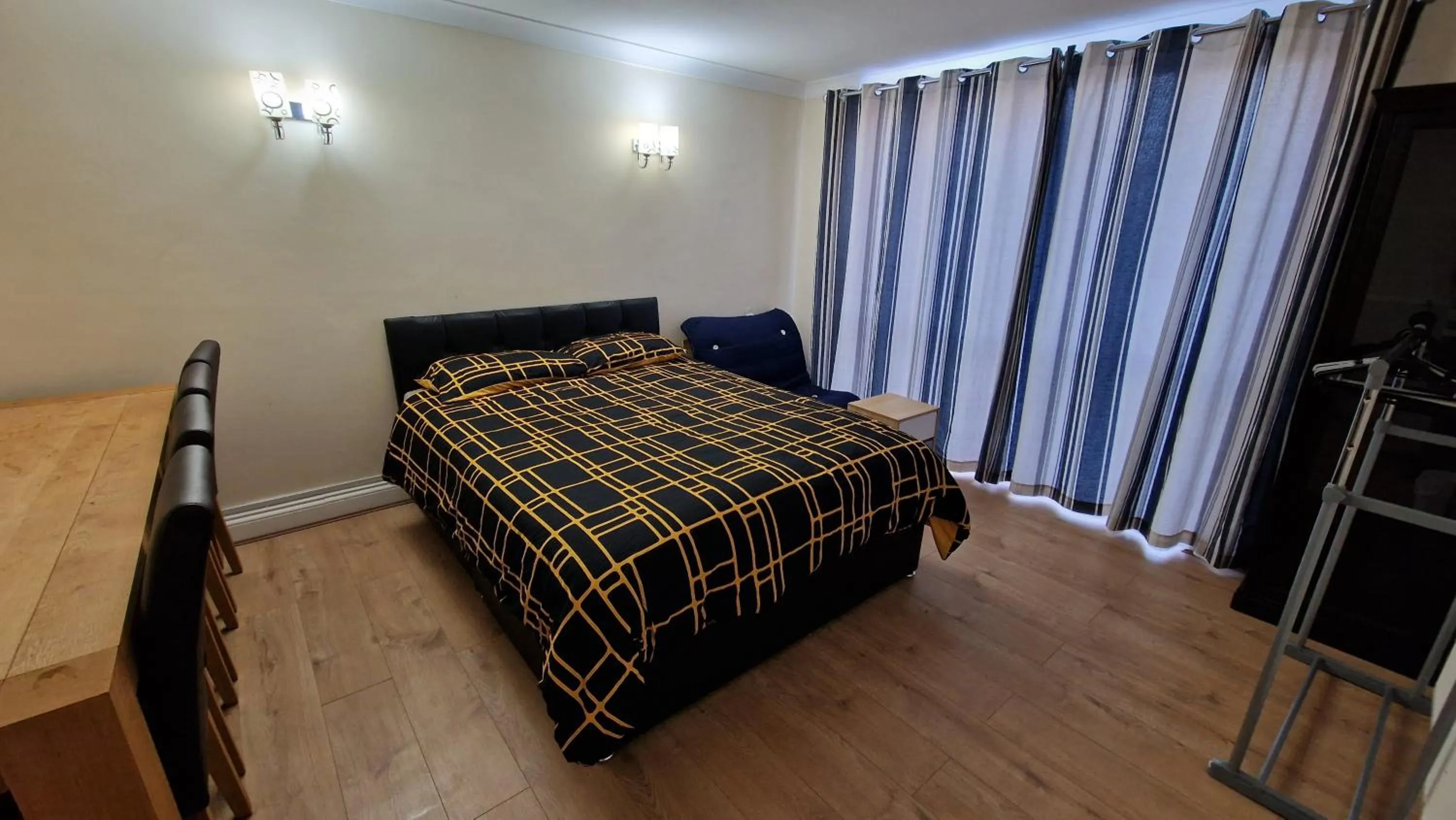 Bedroom, Bed in SnoozeDen Chalvey - Free Parking, Near M4 J6