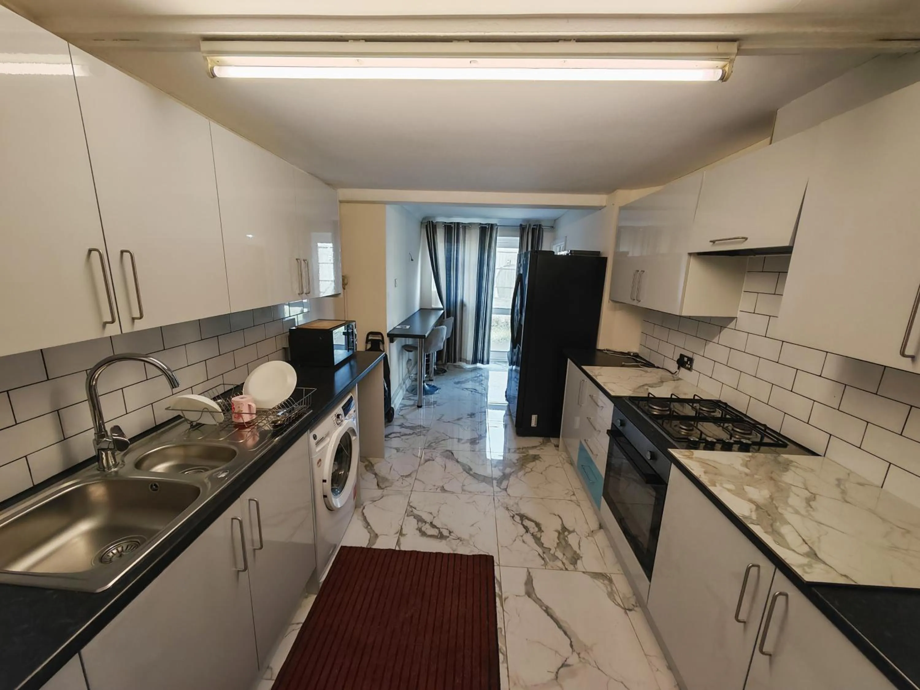 Kitchen or kitchenette in SnoozeDen Chalvey - Free Parking, Near M4 J6