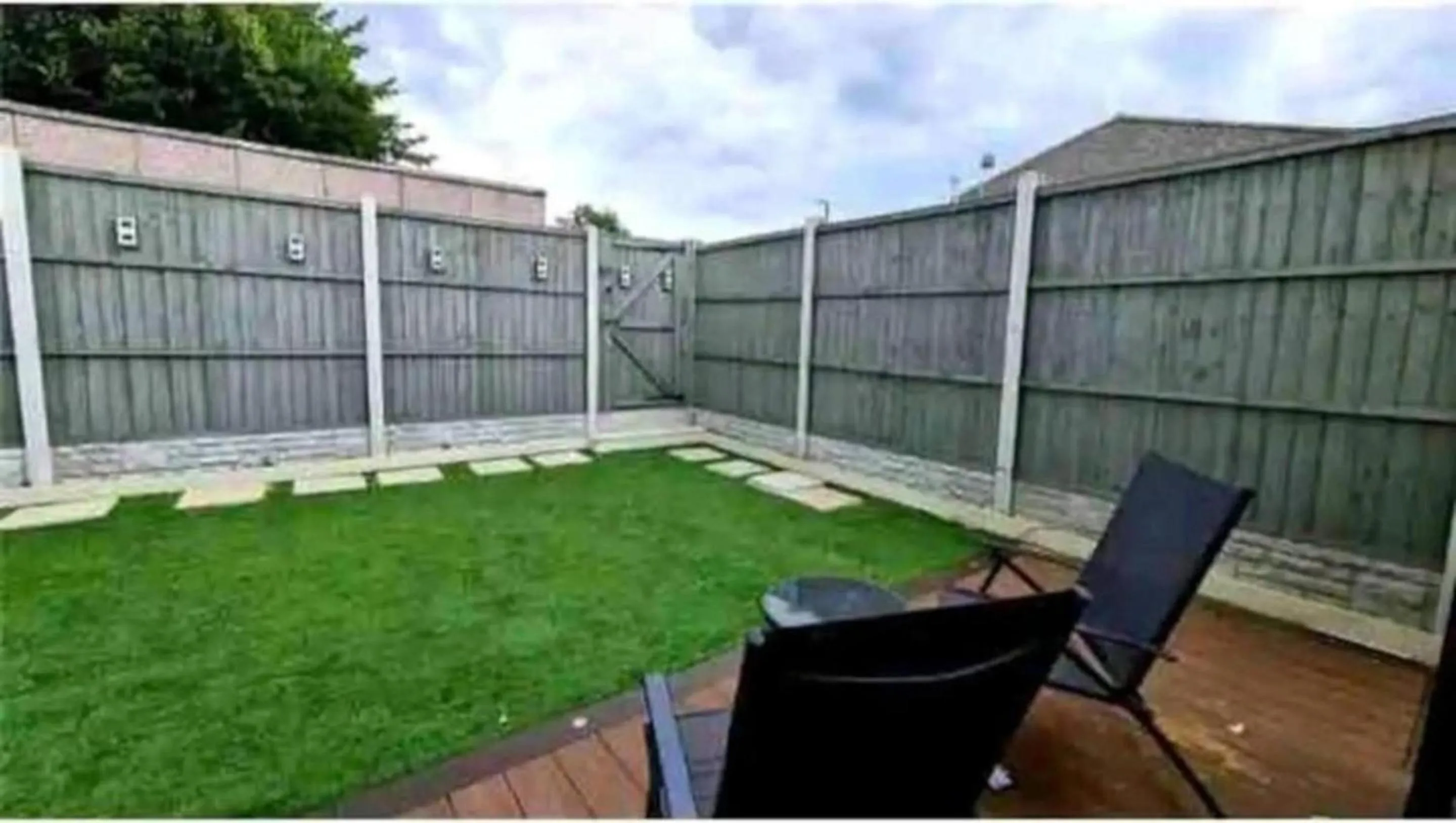 Patio in SnoozeDen Chalvey - Free Parking, Near M4 J6