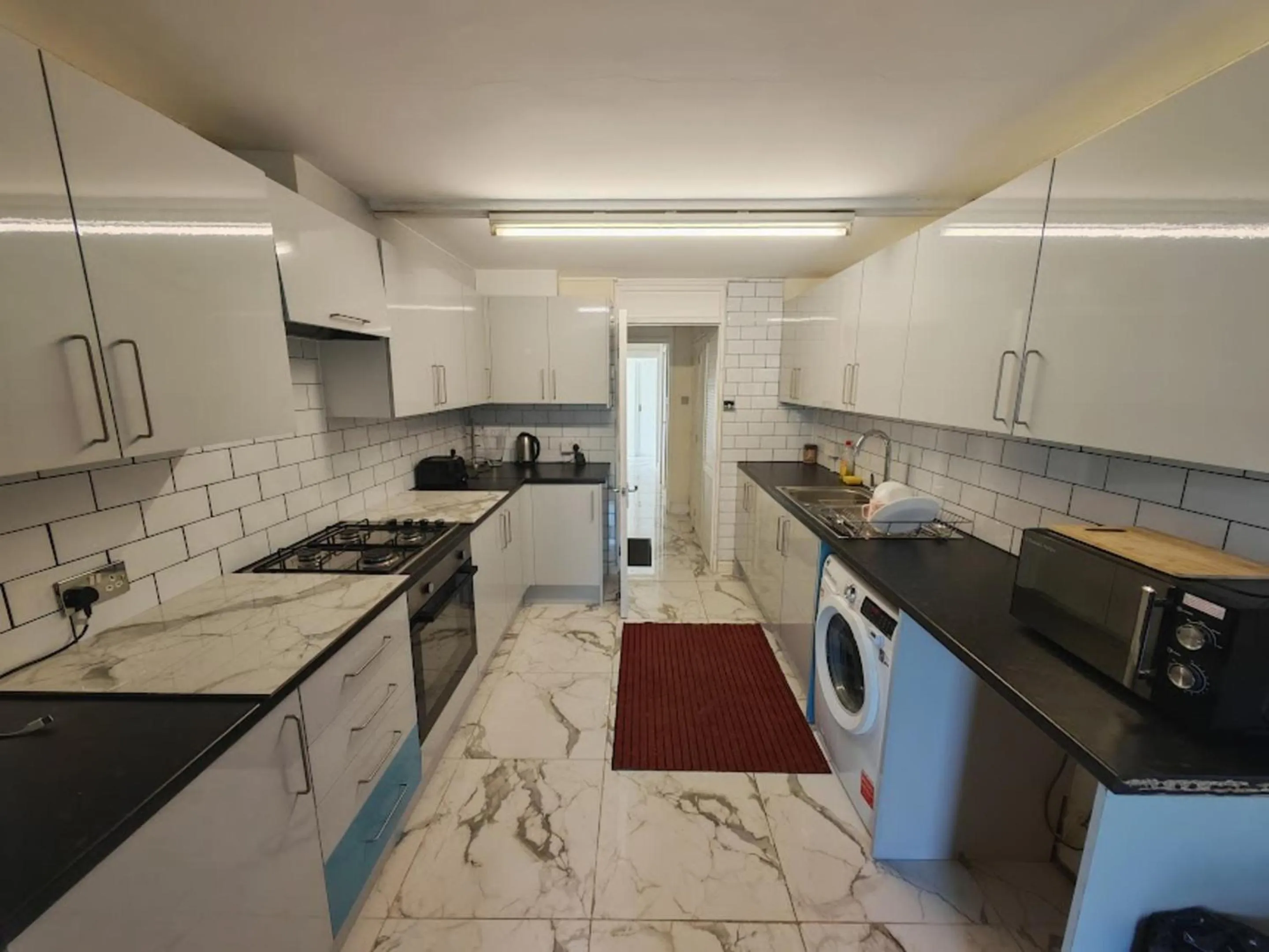 Kitchen or kitchenette in SnoozeDen Chalvey - Free Parking, Near M4 J6