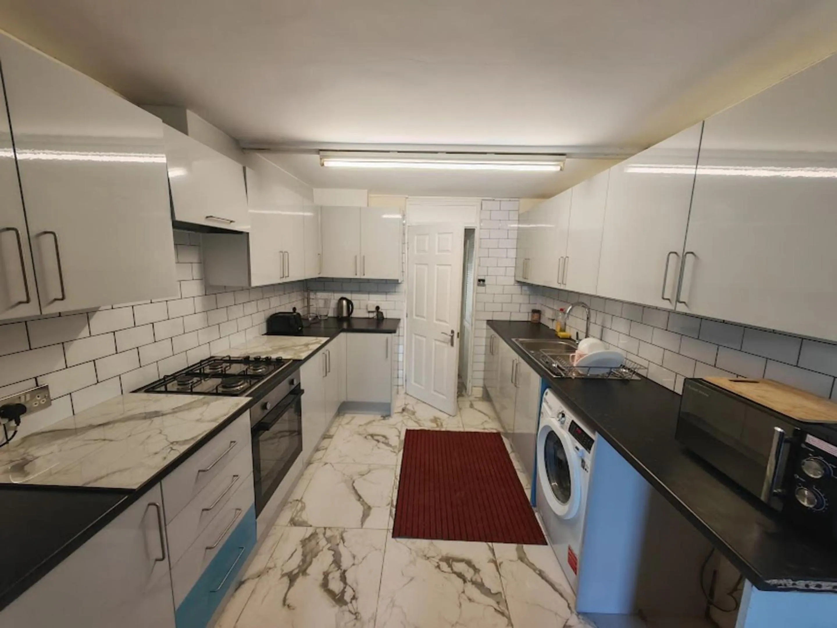 Kitchen or kitchenette in SnoozeDen Chalvey - Free Parking, Near M4 J6