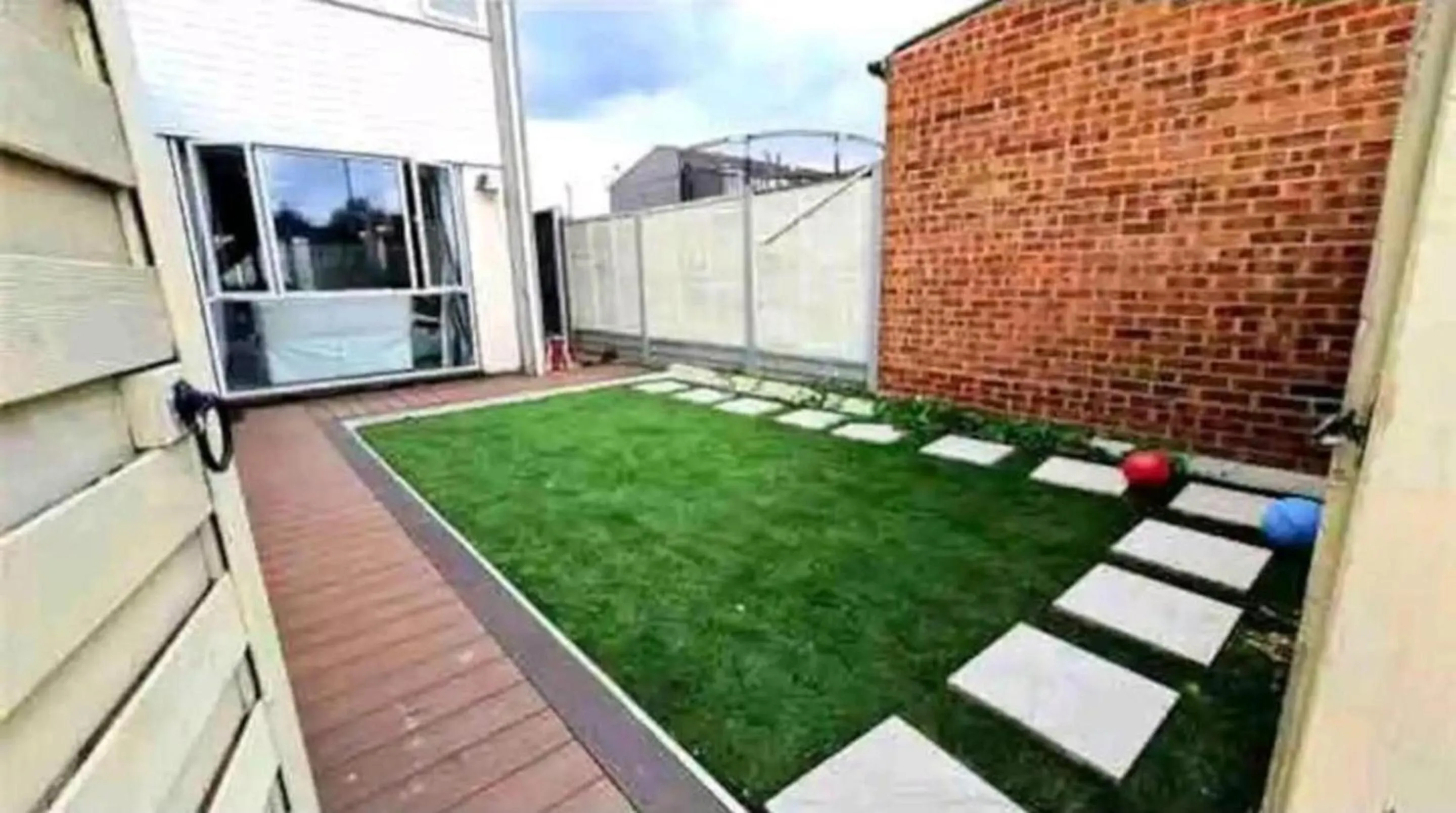 Patio in SnoozeDen Chalvey - Free Parking, Near M4 J6