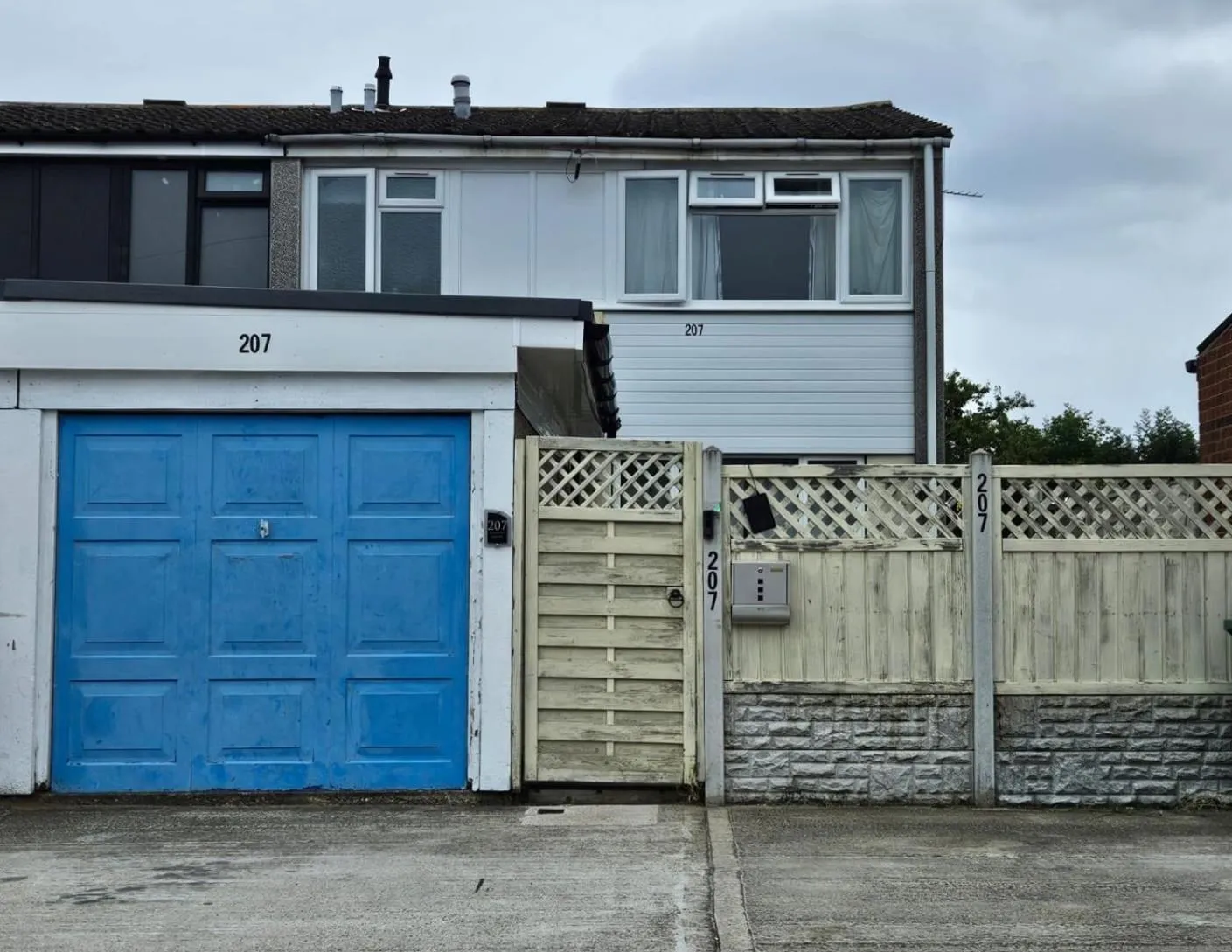 Facade/entrance in SnoozeDen Chalvey - Free Parking, Near M4 J6