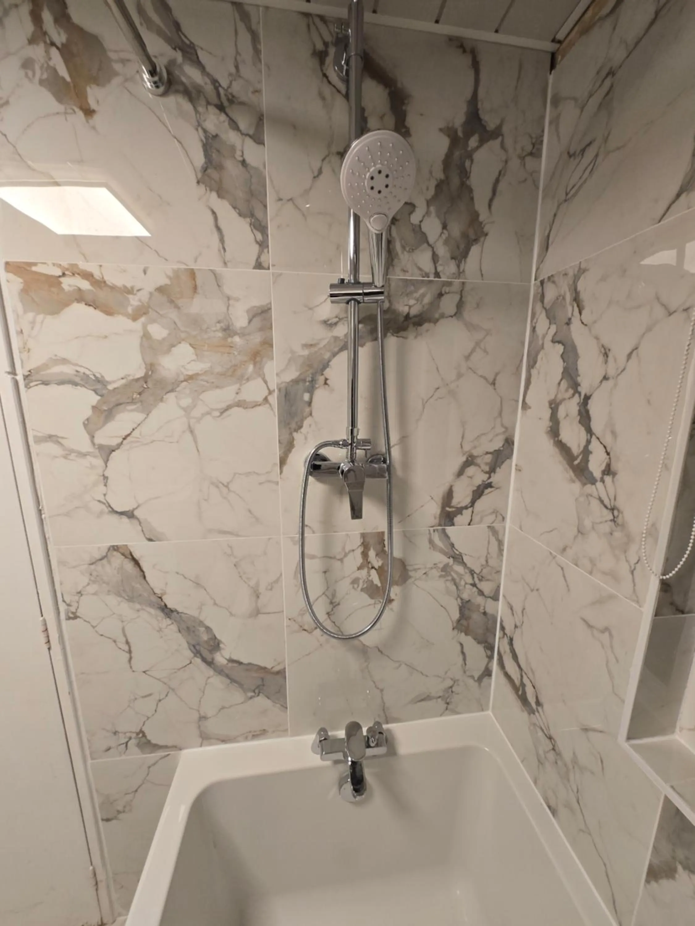 Bathroom in SnoozeDen Chalvey - Free Parking, Near M4 J6