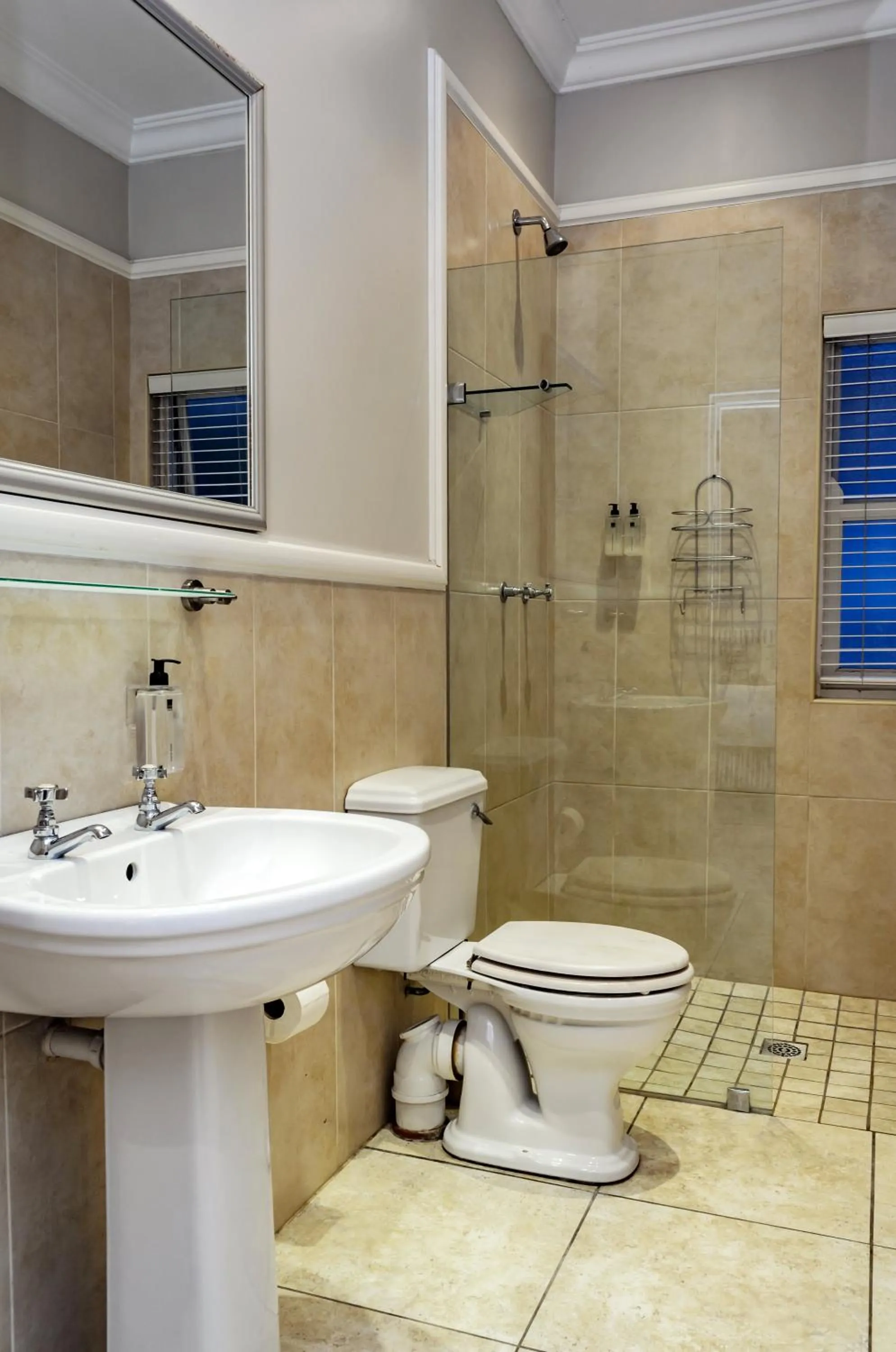 Bathroom in First Avenue Guesthouse