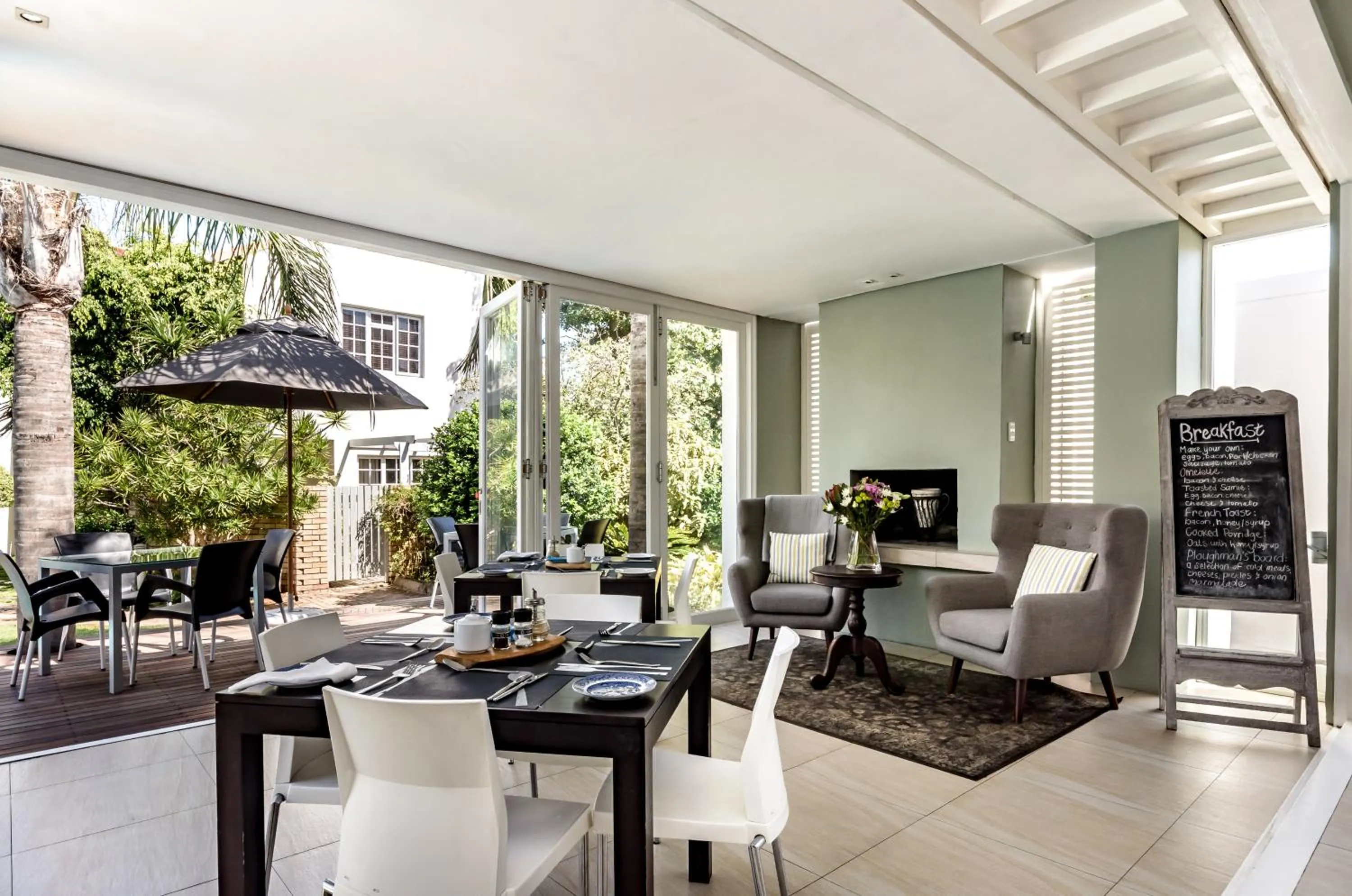 Restaurant/places to eat in First Avenue Guesthouse