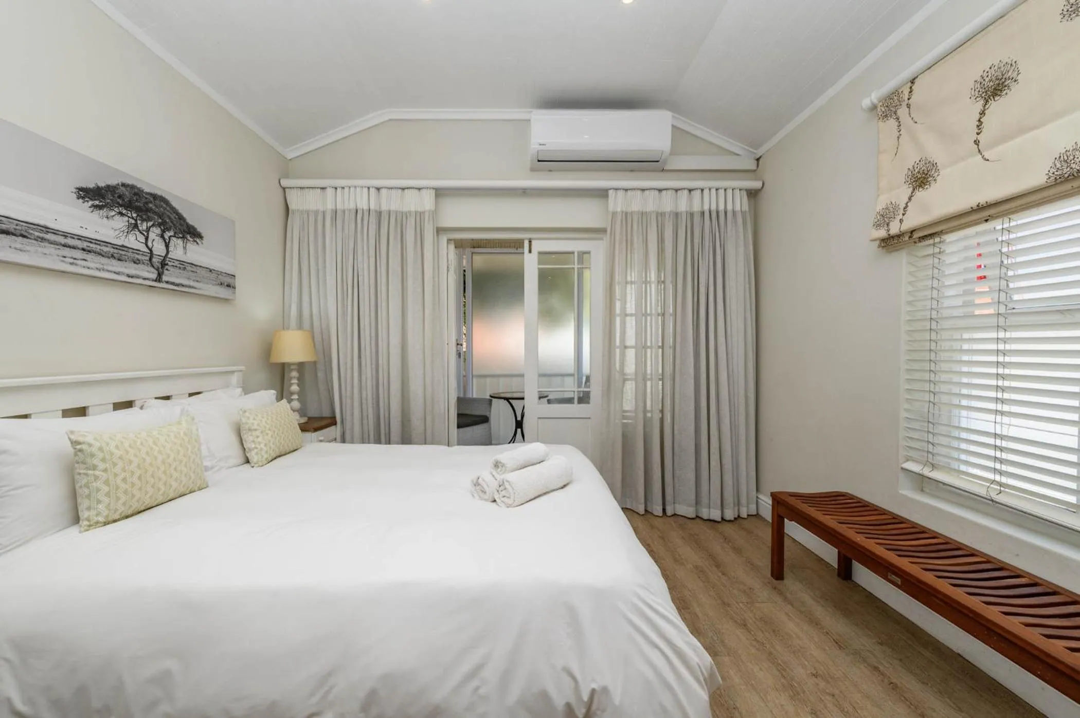 air conditioner, Bed in First Avenue Guesthouse