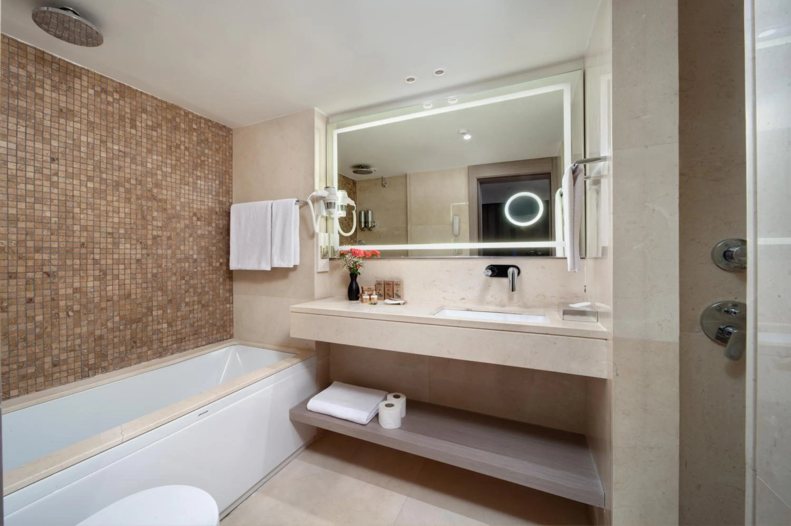 Shower in Bentley Hotel Bosphorus - Special Class