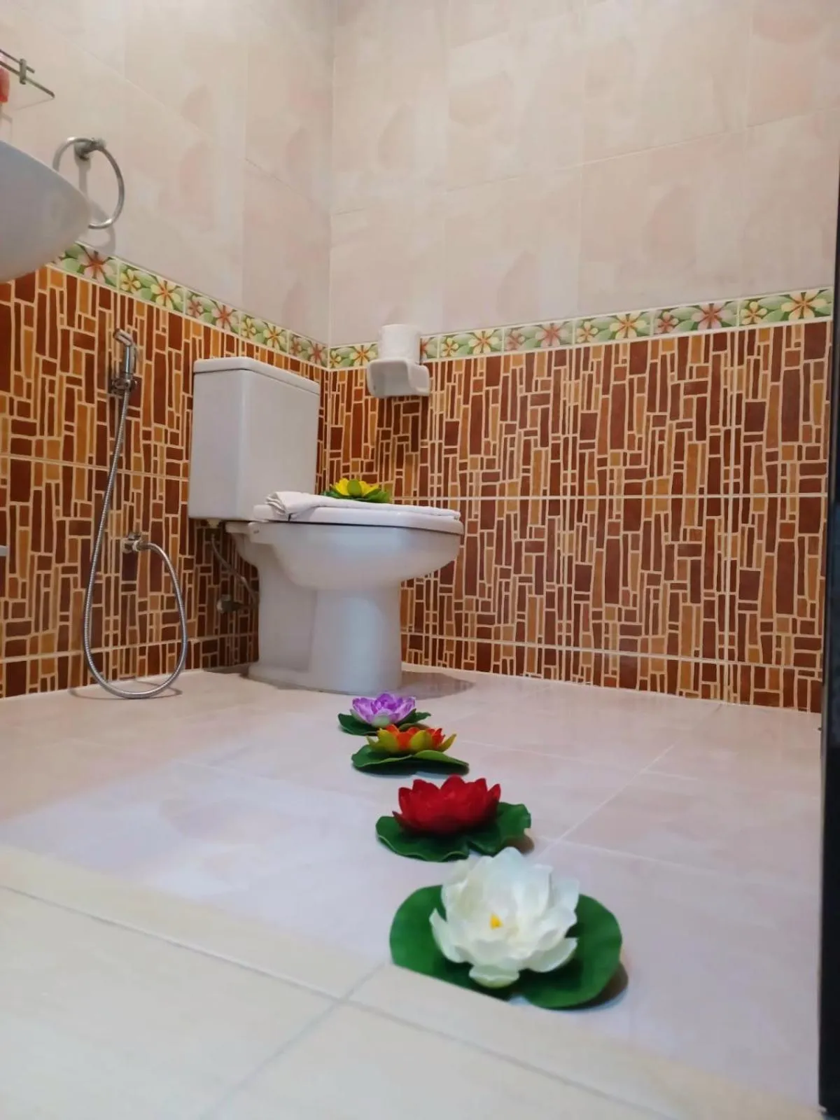 Bathroom in Happy Holidays Patong