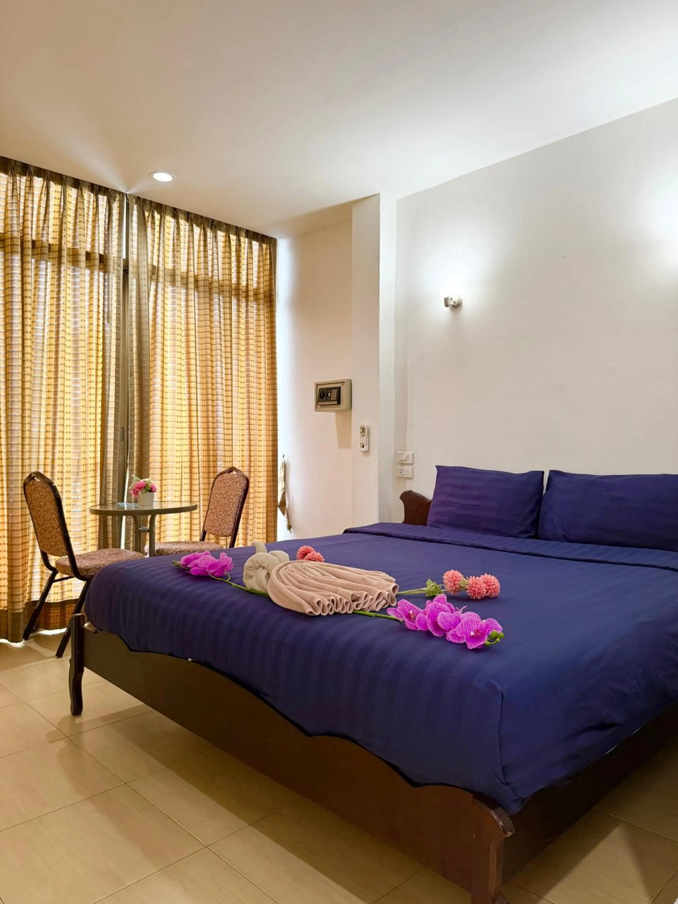 Bed in Happy Holidays Patong