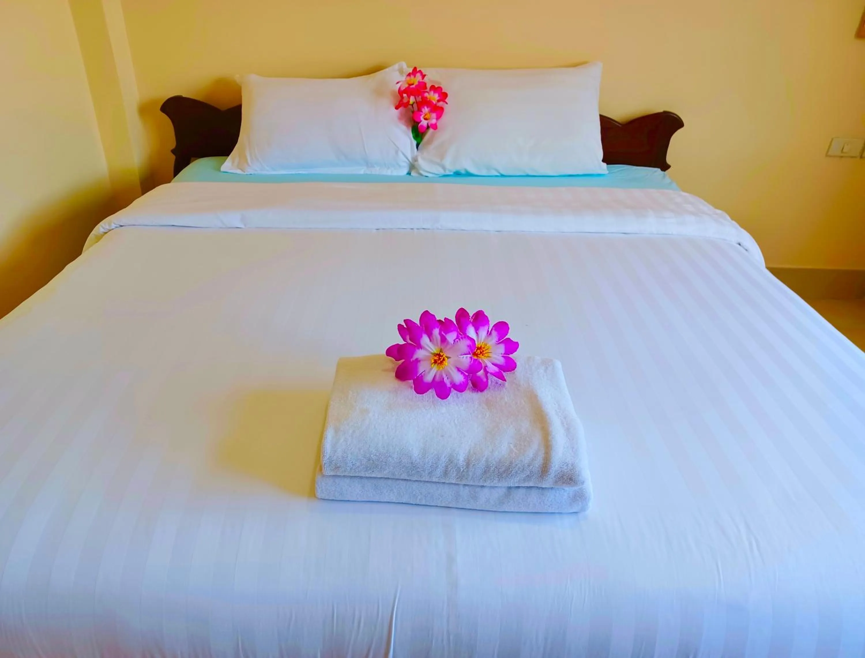 Bed in Happy Holidays Patong