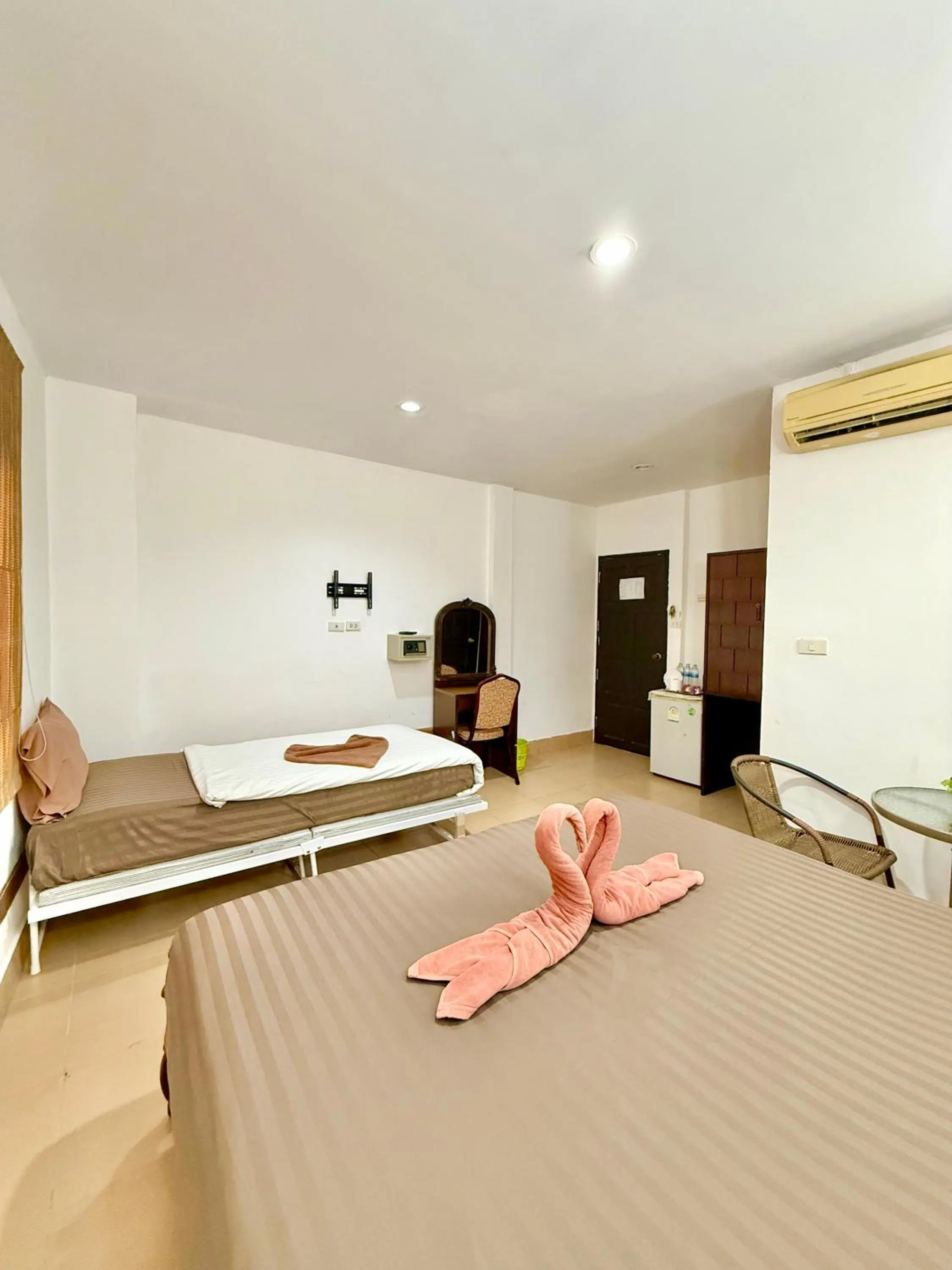 Bed in Happy Holidays Patong