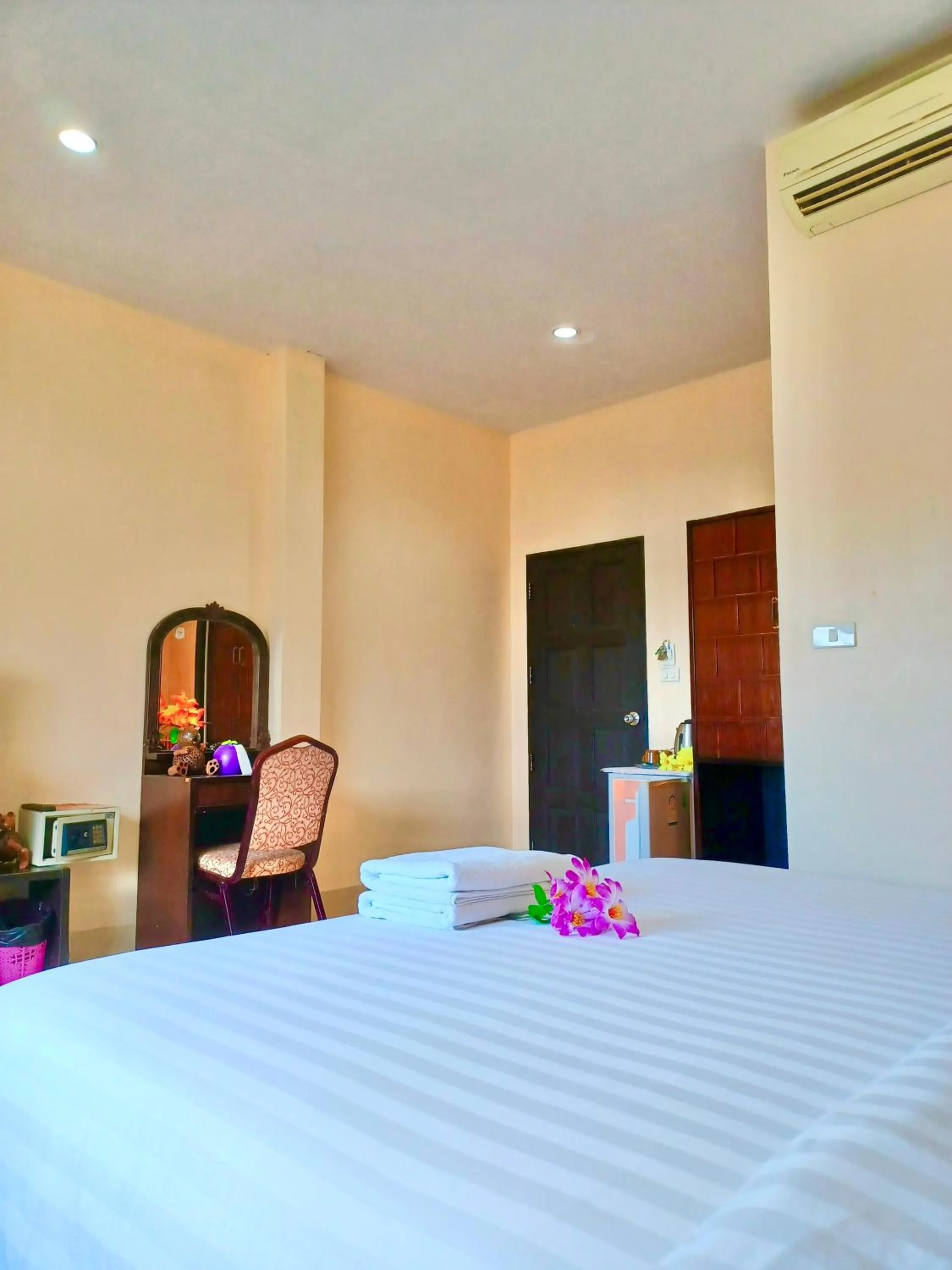 Bed in Happy Holidays Patong