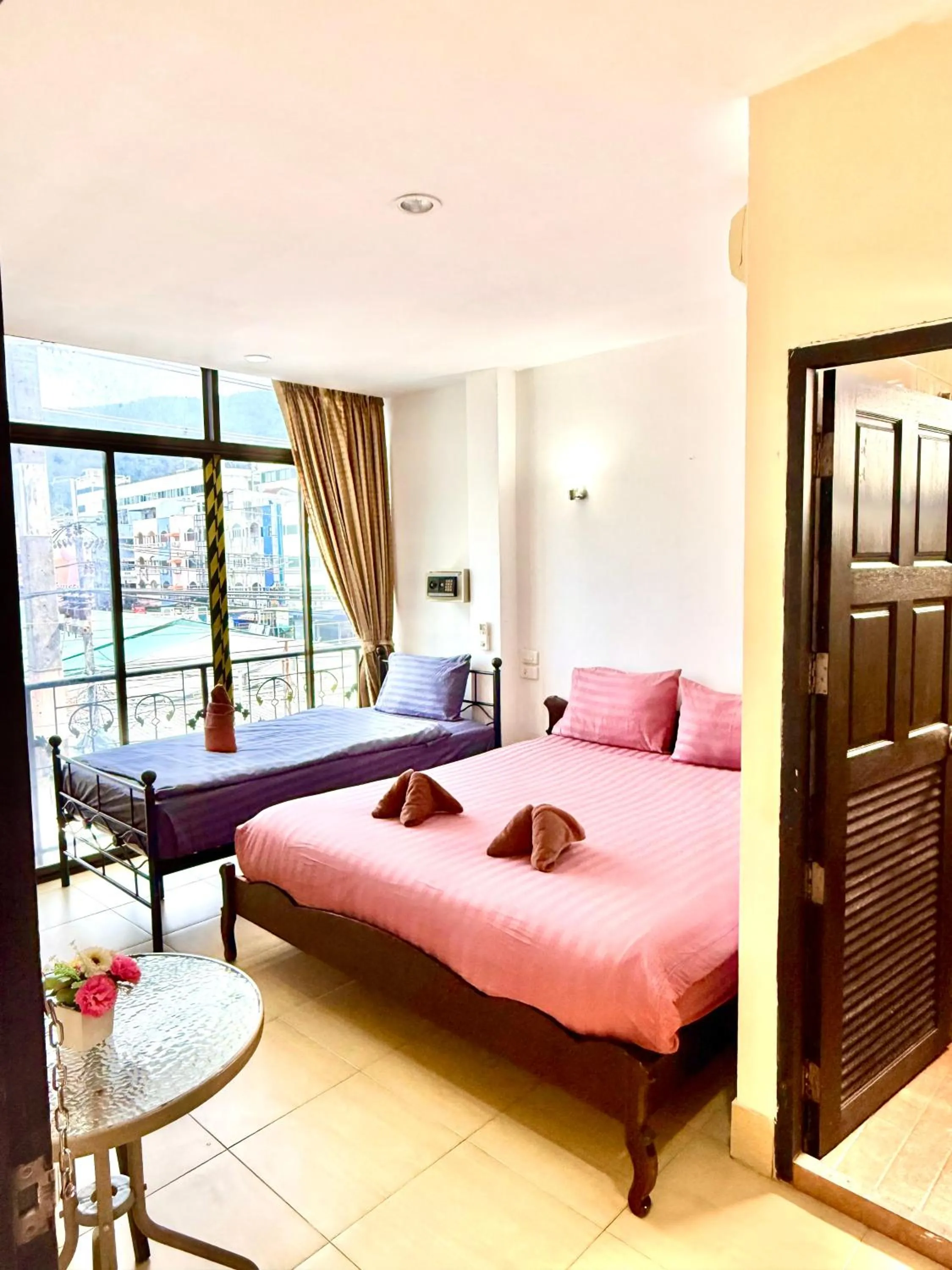 Bed in Happy Holidays Patong