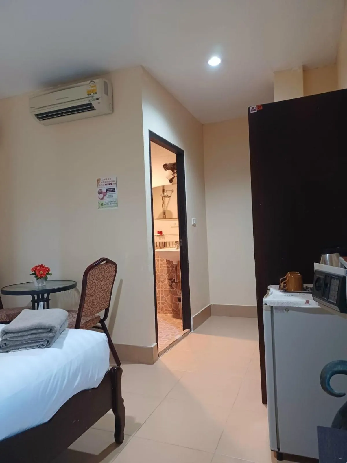 Photo of the whole room, Bed in Happy Holidays Patong