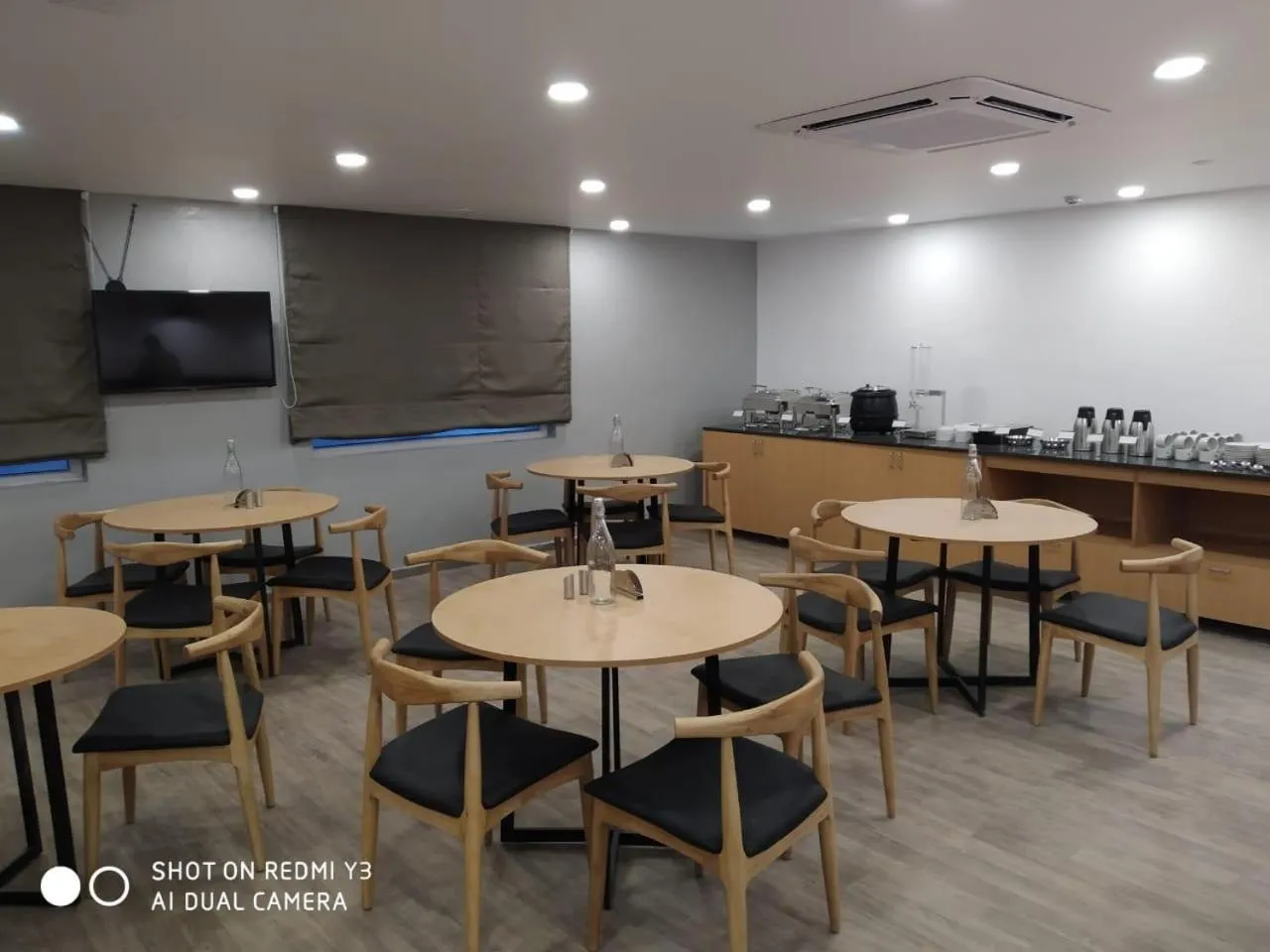 Restaurant/places to eat in Hotel Townhouse at Udaipur City Railway Station