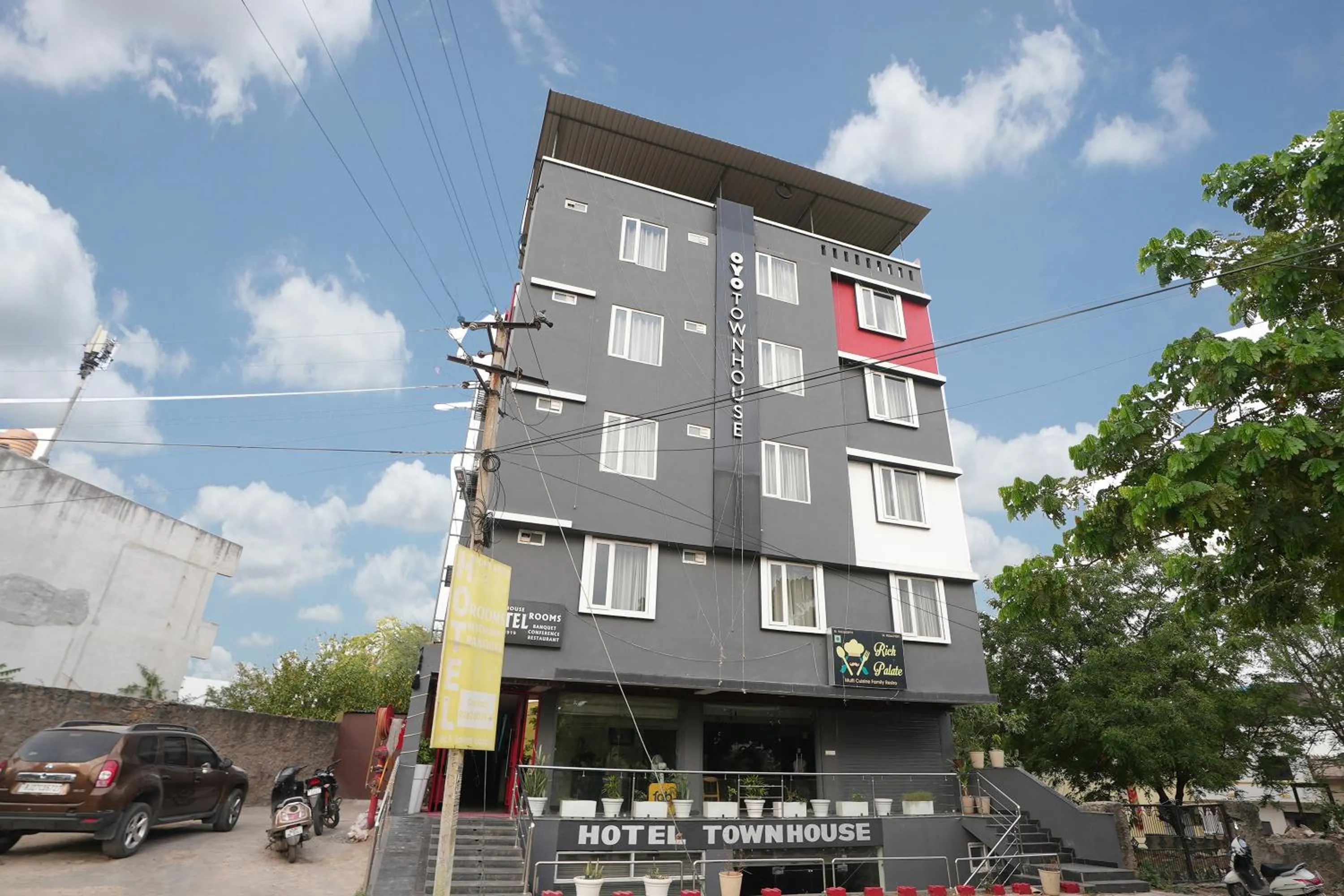 Property building in Hotel Townhouse at Udaipur City Railway Station