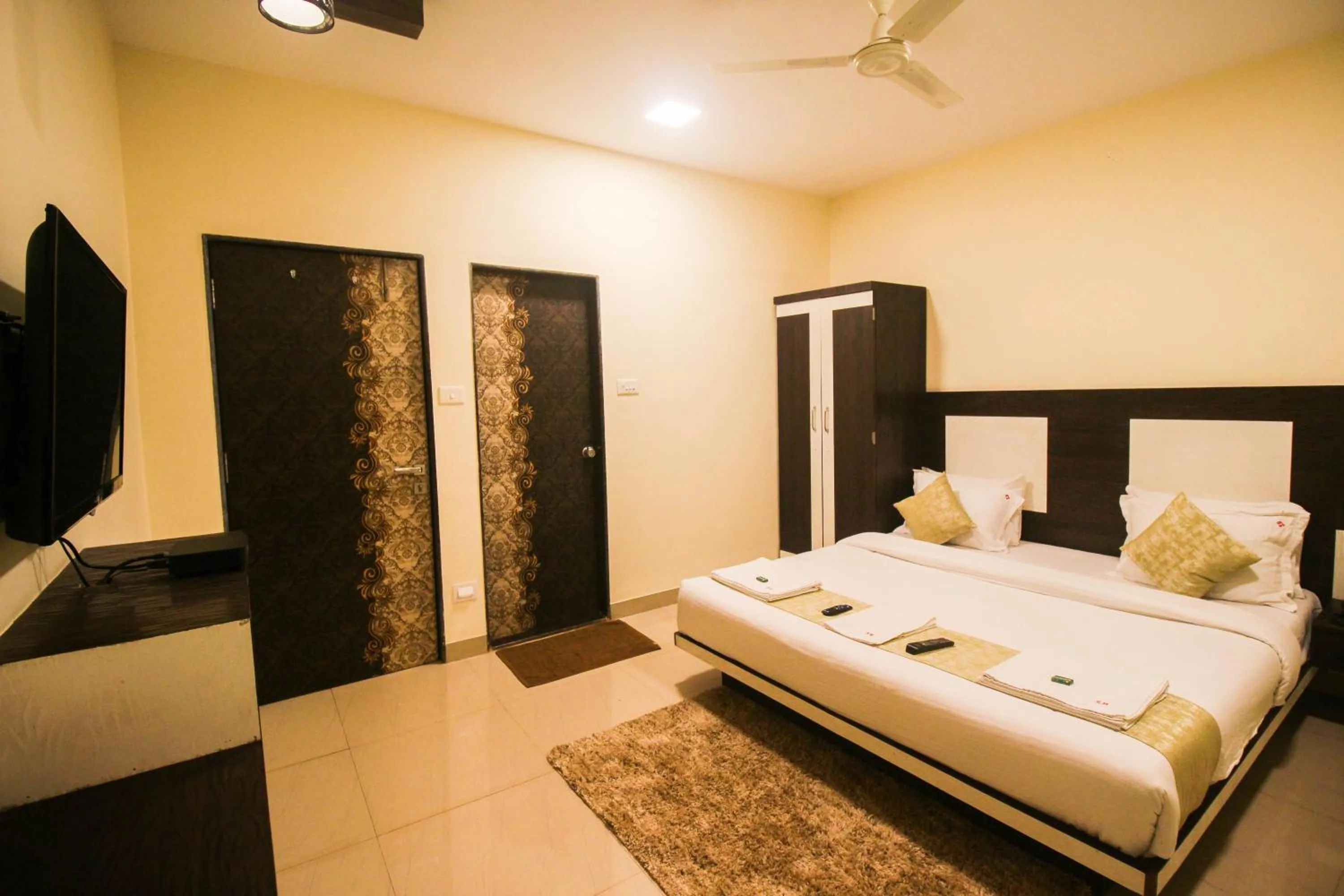 Bedroom, Bed in SHARDUL HERITAGE THE RESORT