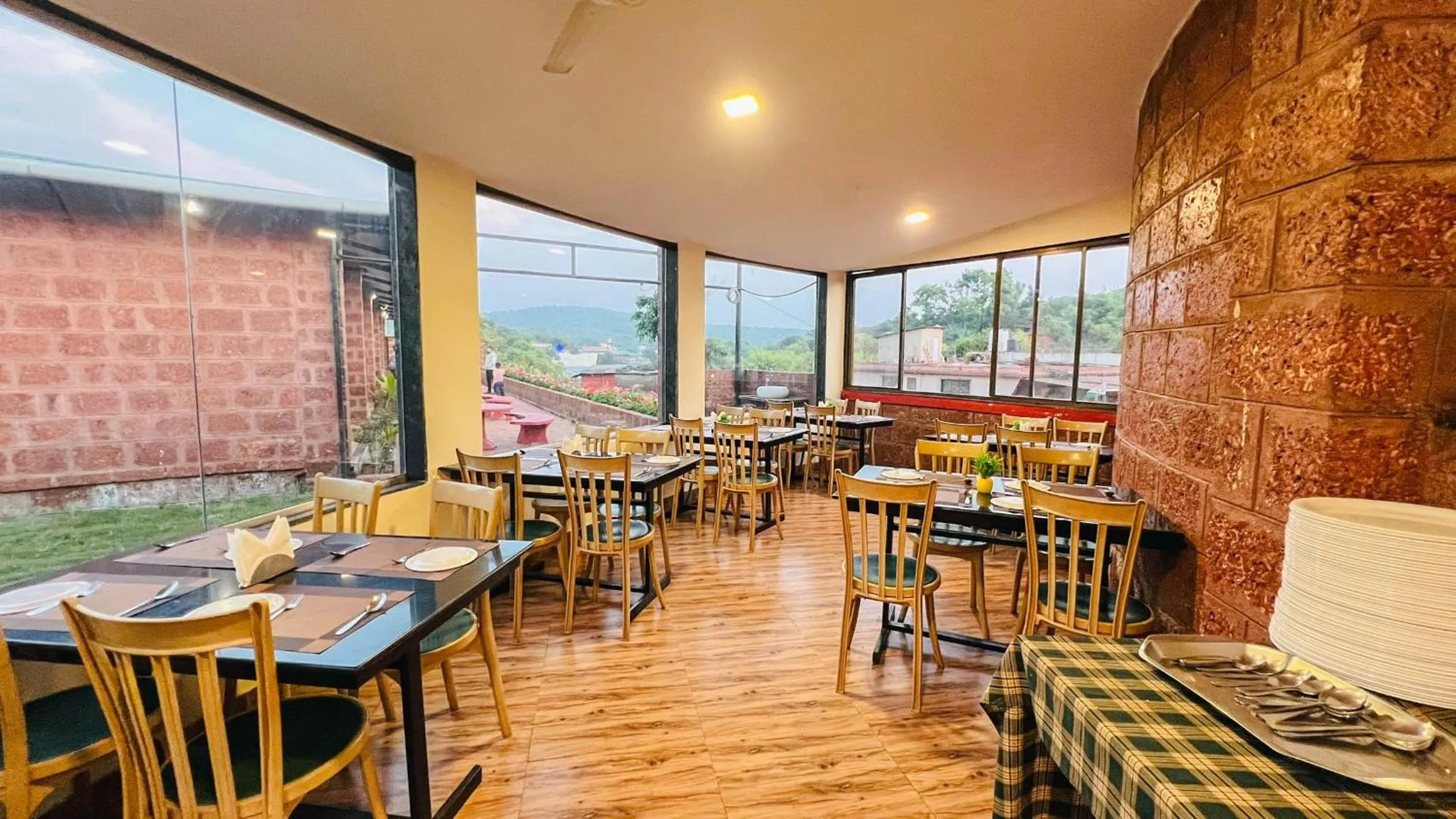 Restaurant/places to eat in SHARDUL HERITAGE THE RESORT