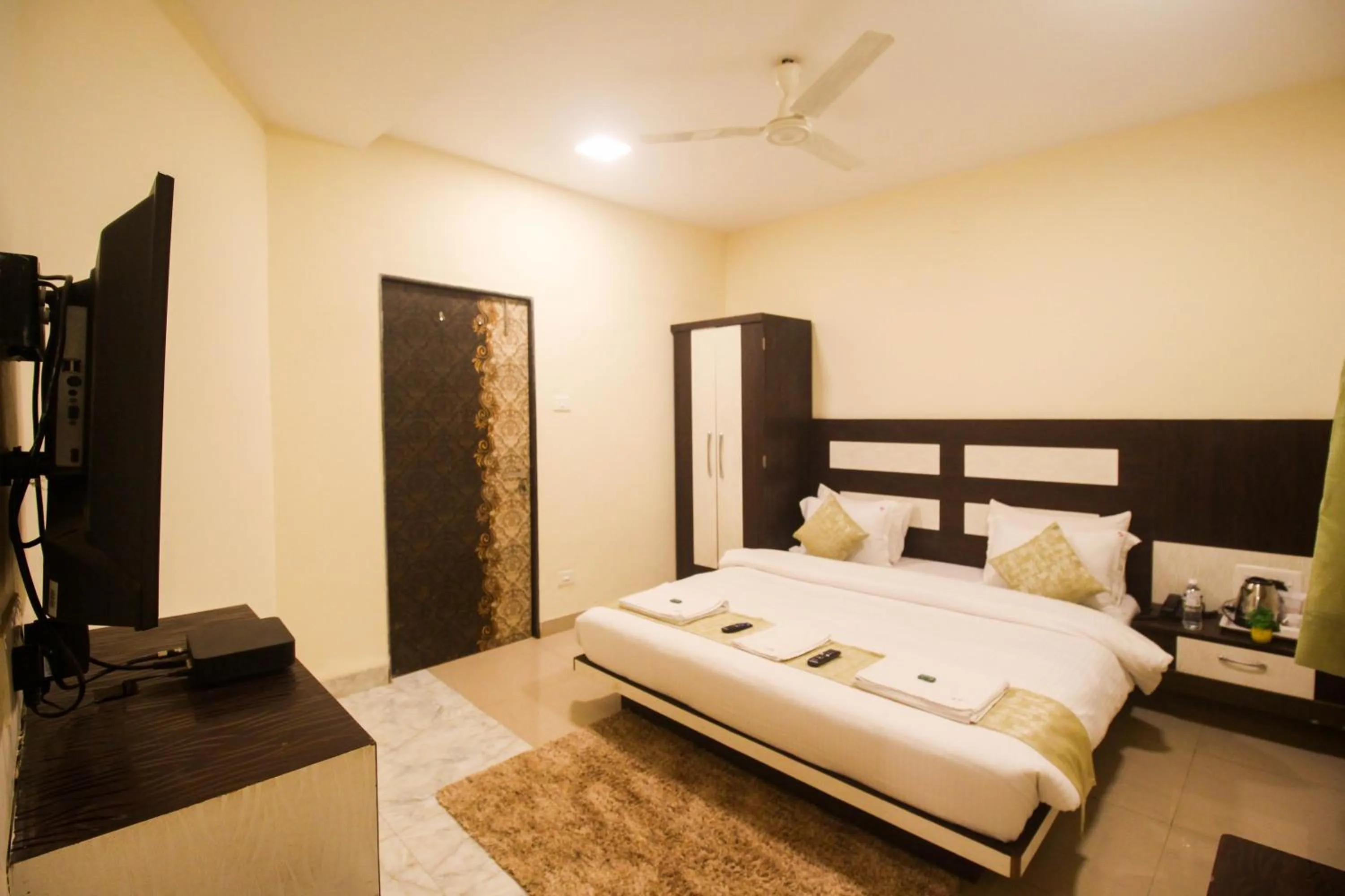 Bedroom, Bed in SHARDUL HERITAGE THE RESORT