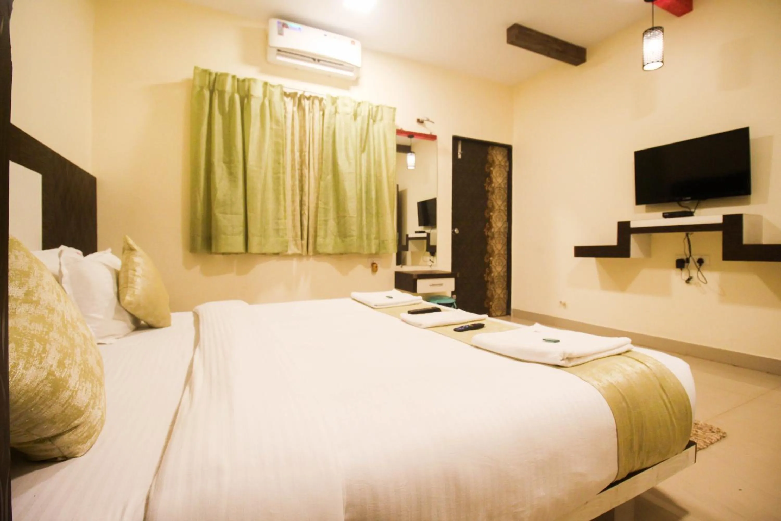 Bedroom, Bed in SHARDUL HERITAGE THE RESORT