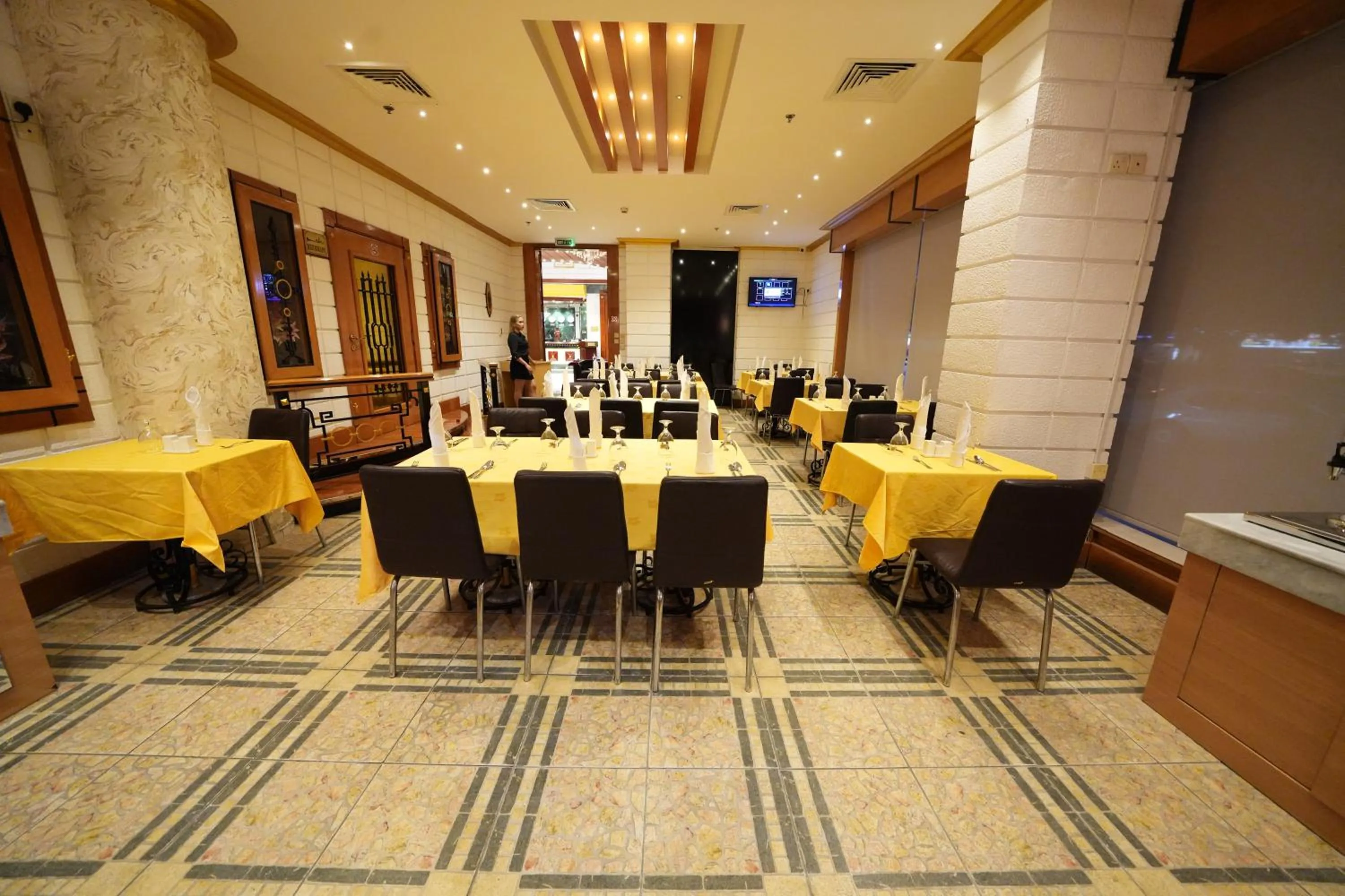 Restaurant/places to eat in Nine Hotel