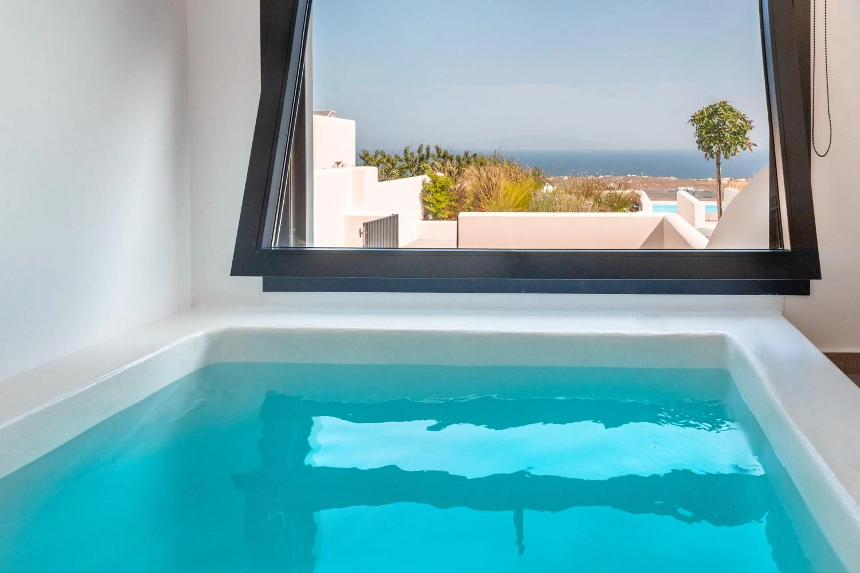 Hot Tub in North Wind Luxury Suites